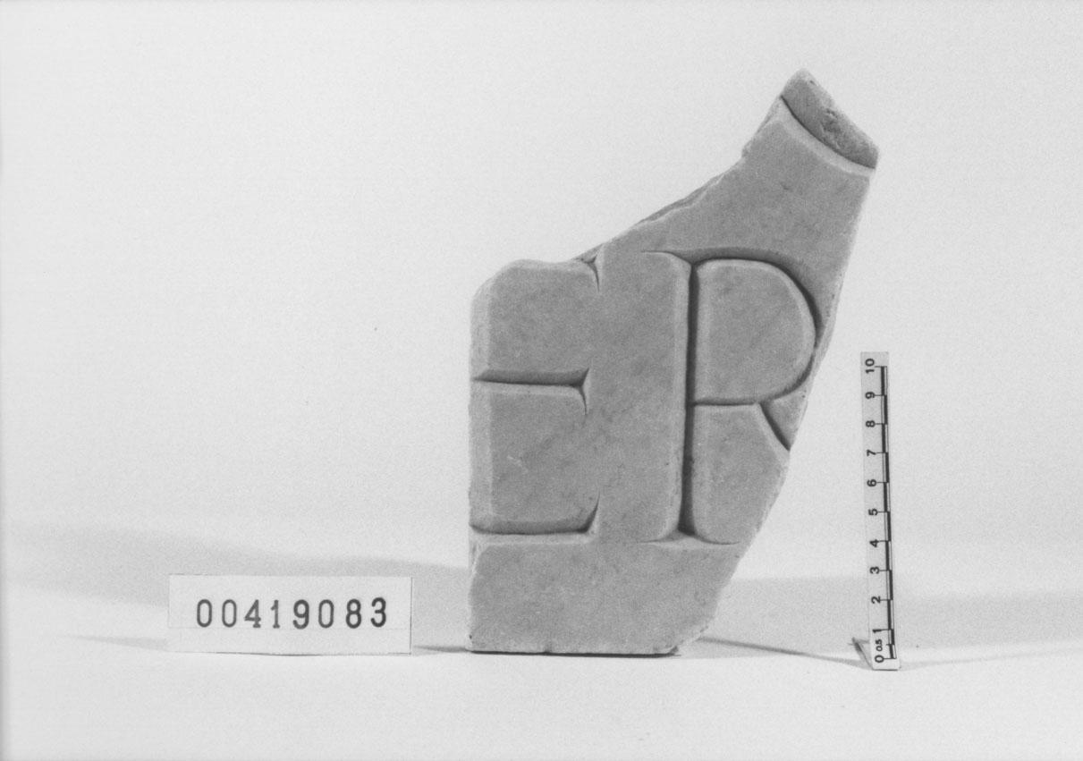 lastra con iscrizione/frammento (Età imperiale)