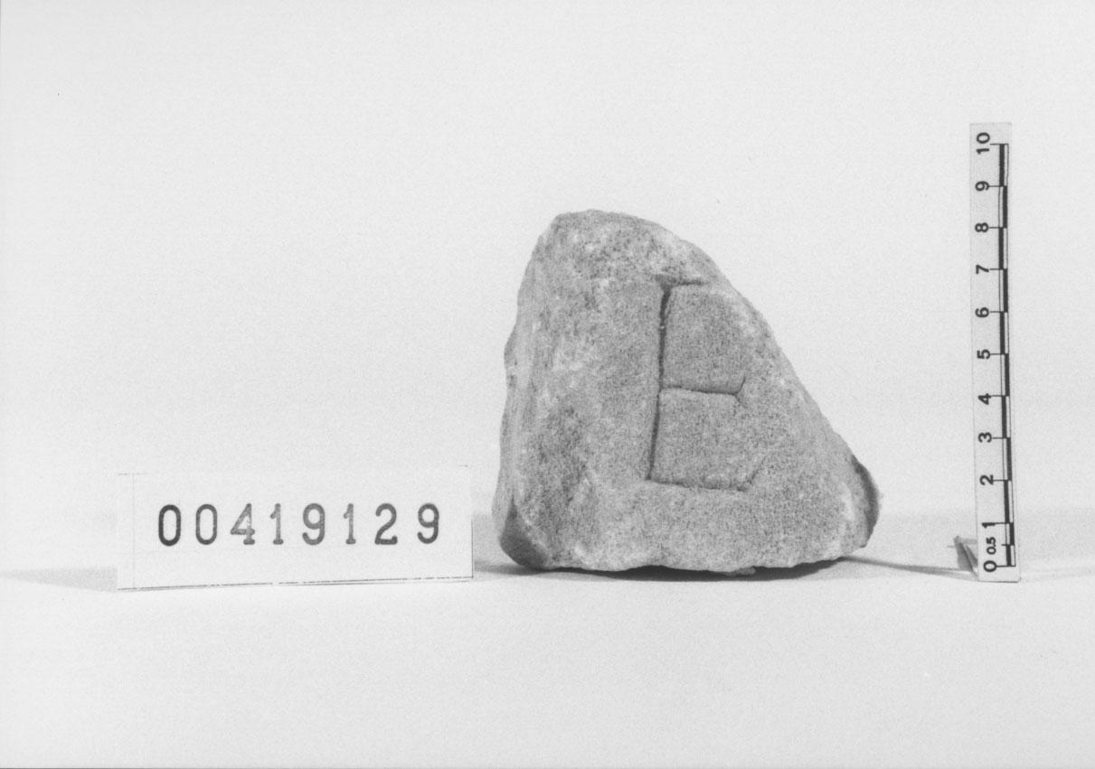 lastra con iscrizione/frammento (Età imperiale)