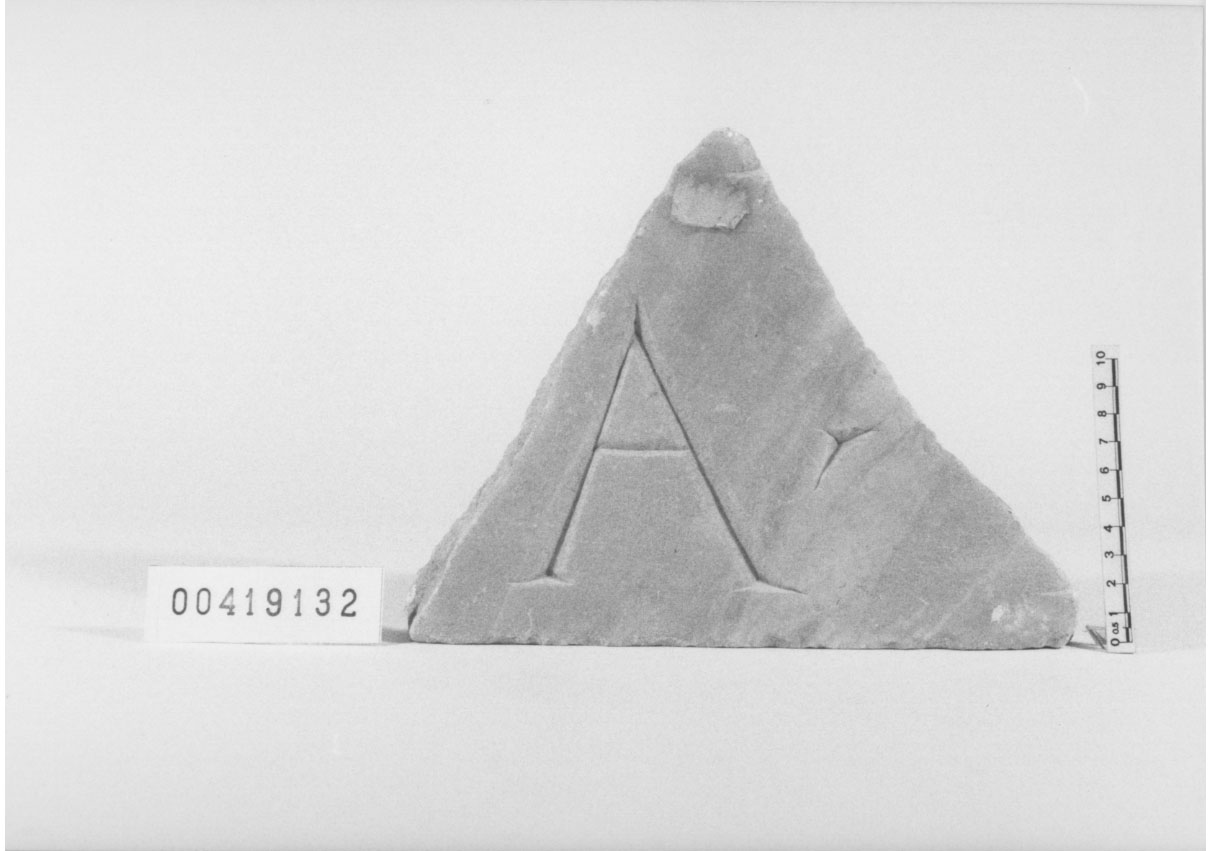 lastra con iscrizione/frammento (Età imperiale)