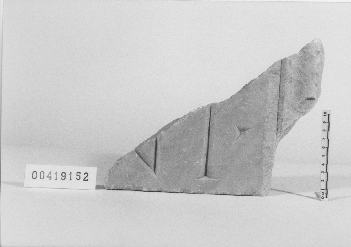 lastra con iscrizione/frammento (Età imperiale)