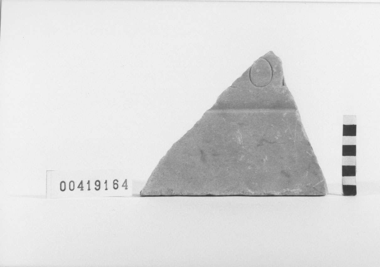 lastra con iscrizione/frammento (Età imperiale)