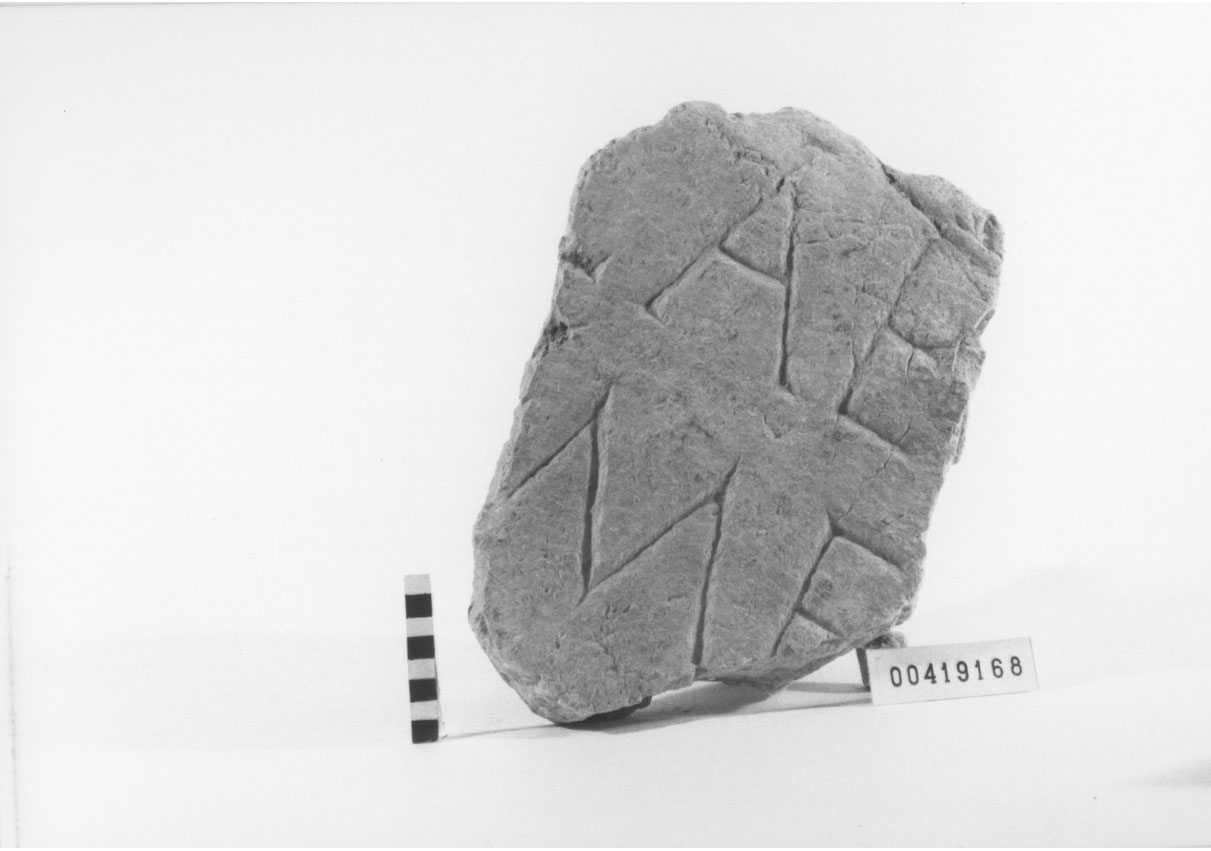 lastra con iscrizione/frammento (repubblicana)