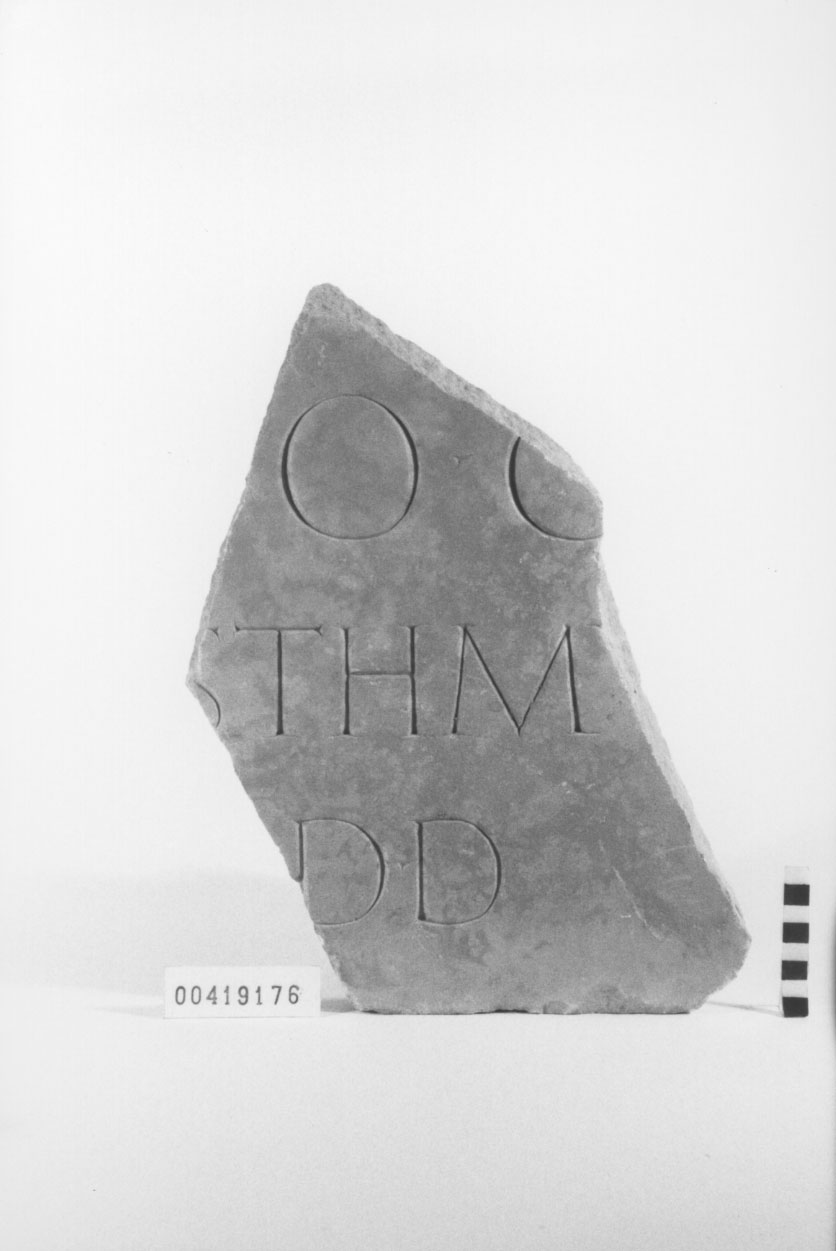 lastra con iscrizione/frammento (Età imperiale)