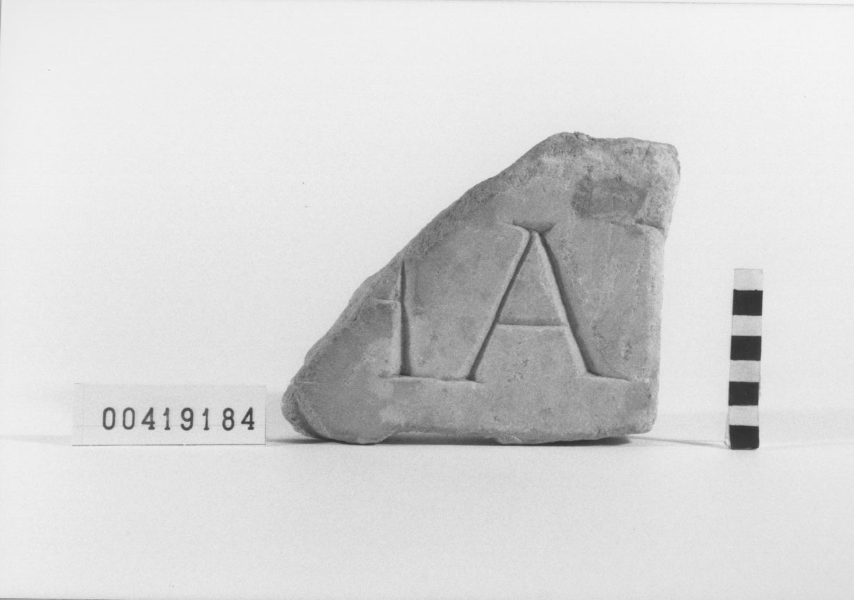 lastra con iscrizione/frammento (prima età imperiale)