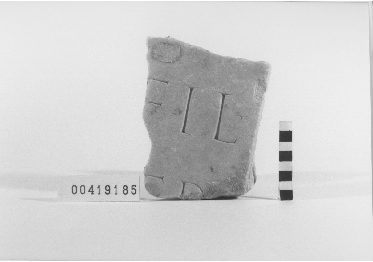 lastra con iscrizione/frammento (Età imperiale)