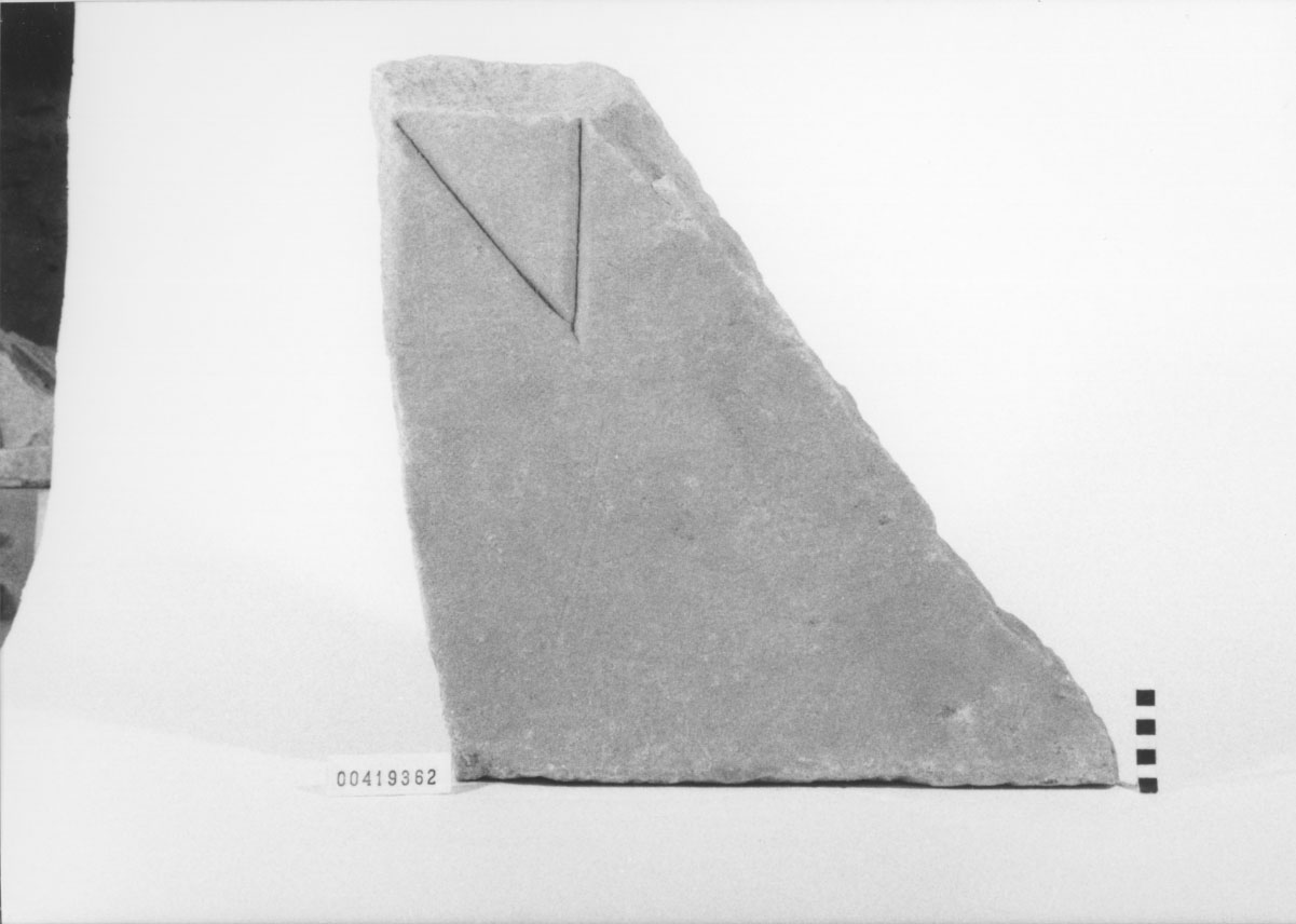 lastra con iscrizione/frammento (Età imperiale)