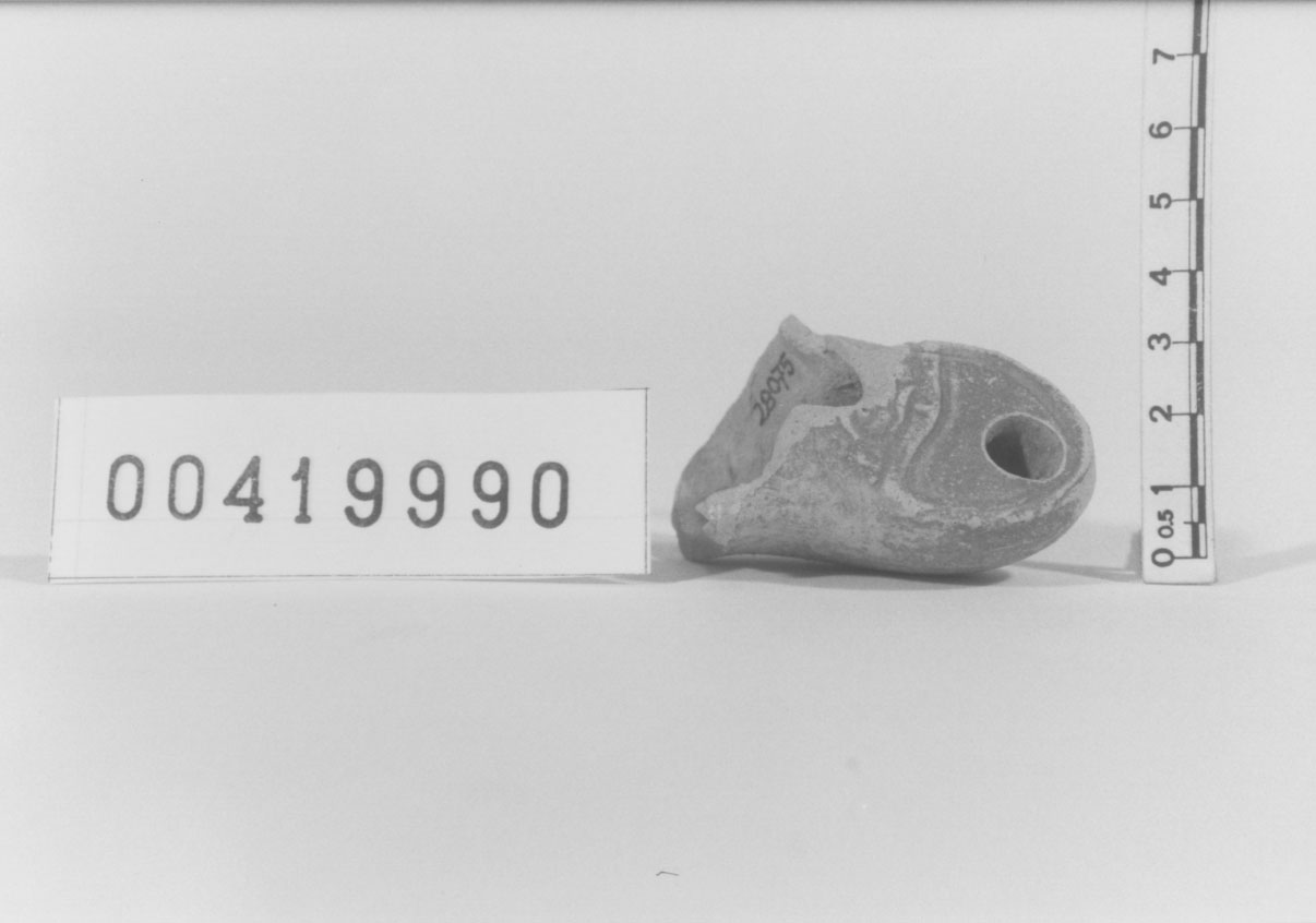 lucerna a becco rotondo/frammento (I sec. d.C)