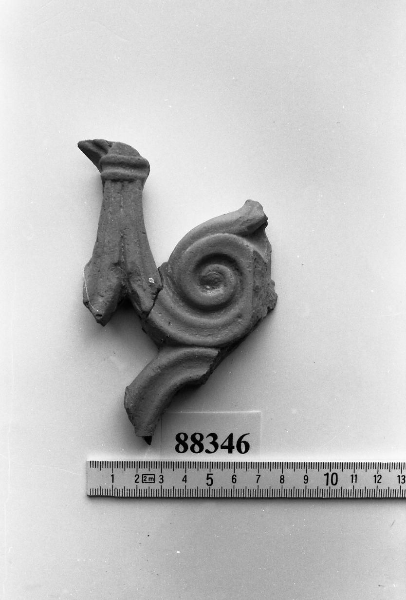 lastra di coronamento (I sec. a.C.-I sec. d.C)