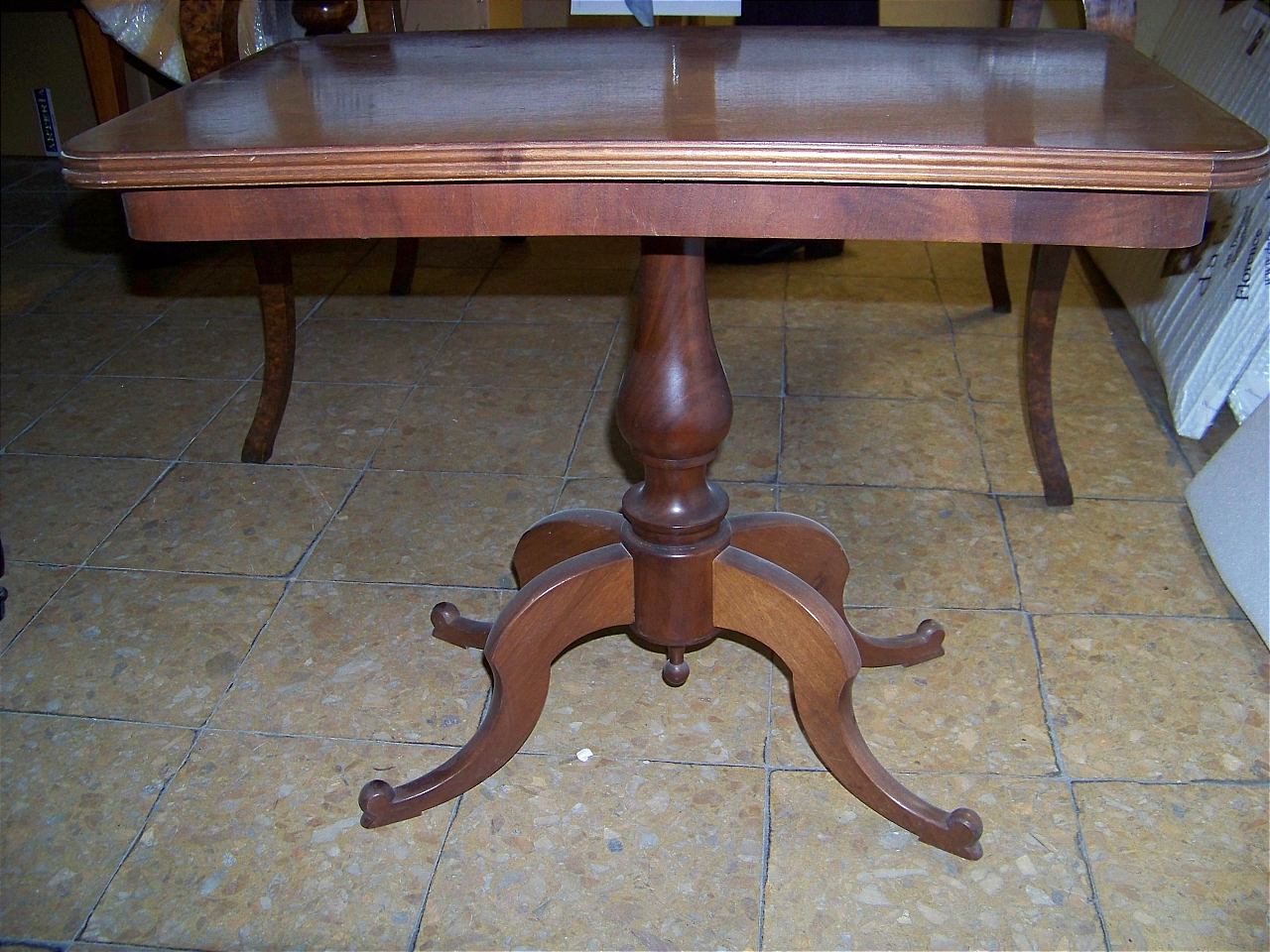 tavolino - bottega toscana (prima metà sec. XX)