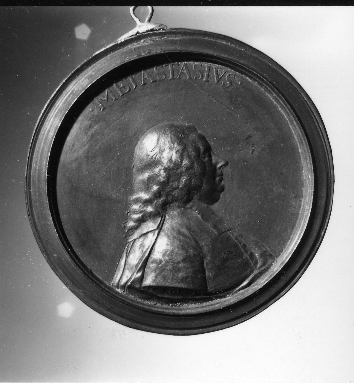 ritratto di Pietro Metastasio/ simboli teatrali (medaglia) di Kold C (sec. XVIII)