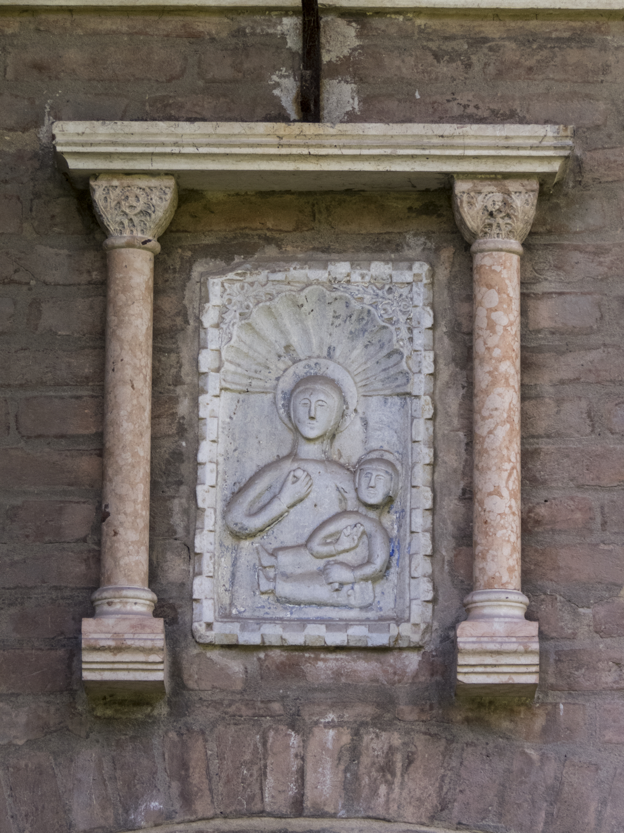 Madonna con Bambino, motivi decorativi a dentelli (tabernacolo, opera isolata) - ambito veneziano (sec. XX)