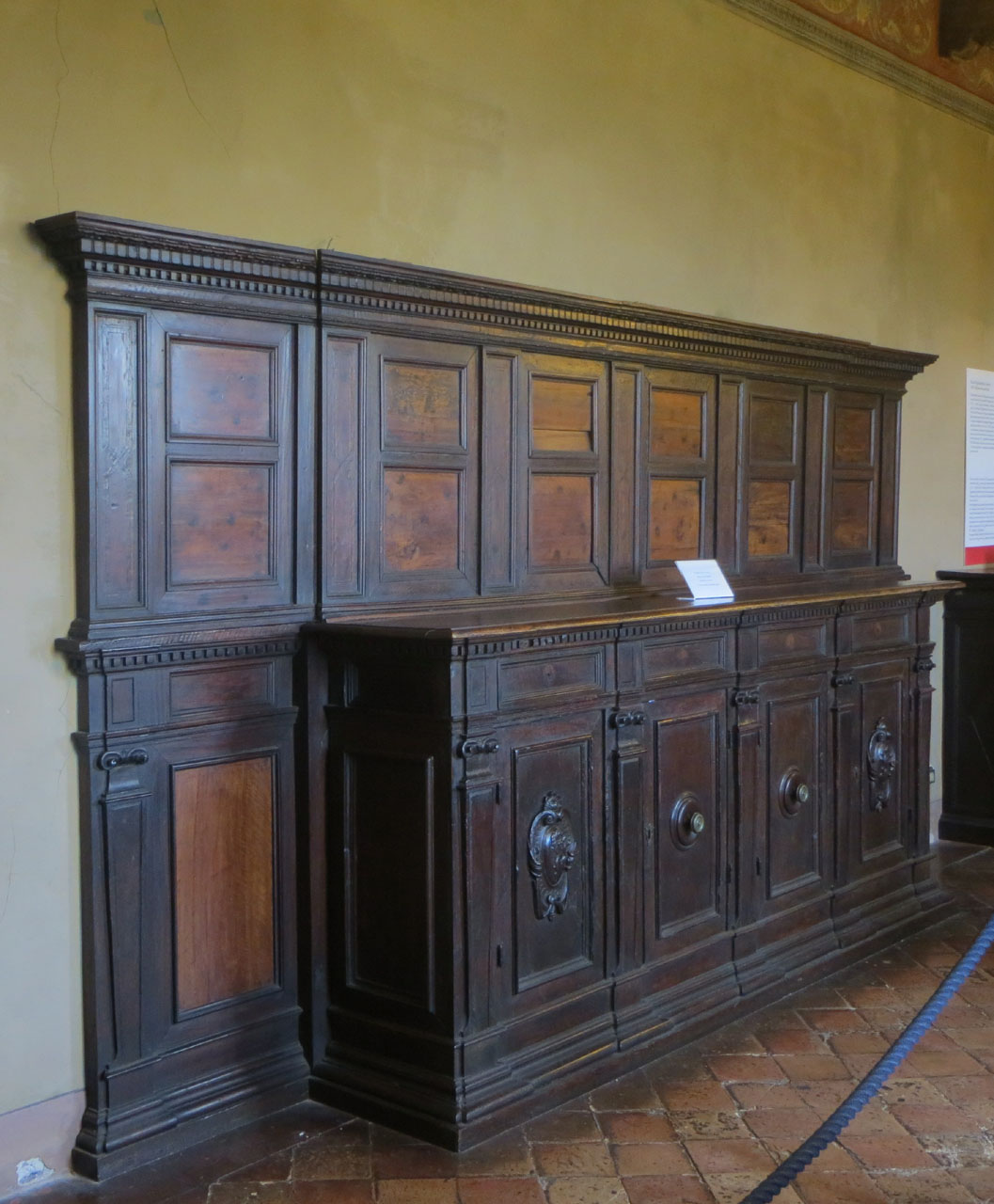 armadio da sacrestia - ambito emiliano-lombardo (sec. XVIII)