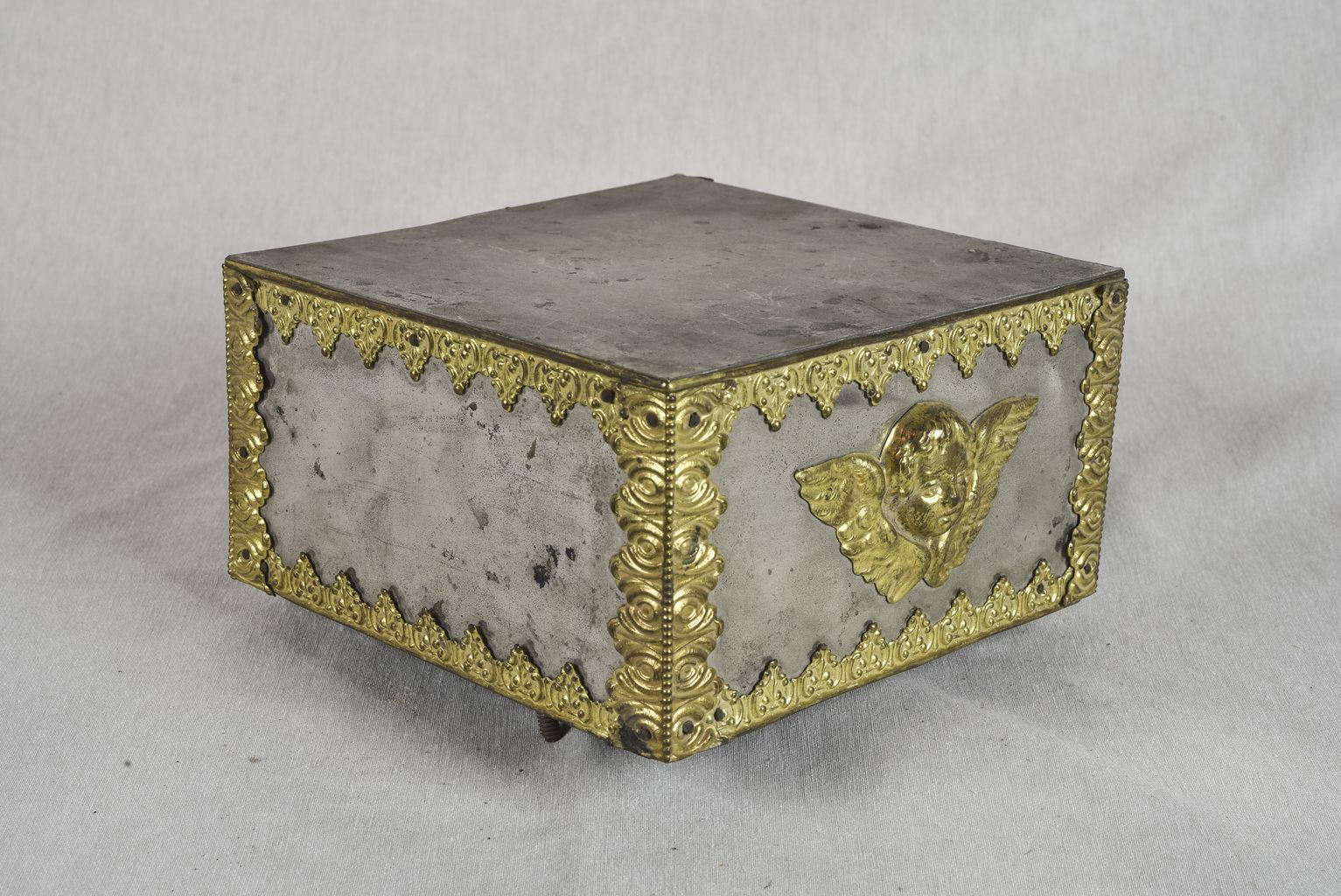 putto (base) - bottega senese (sec. XIX)