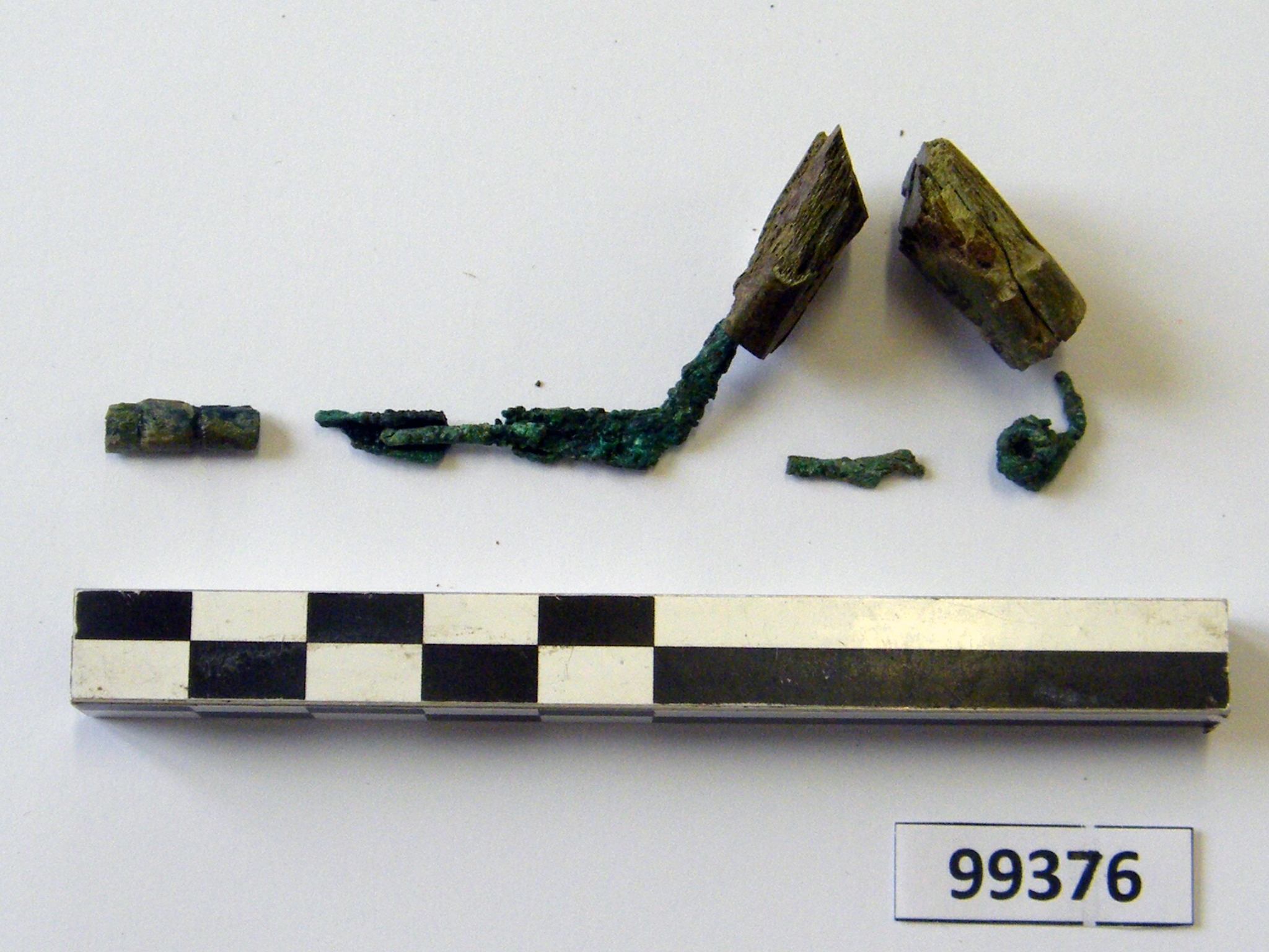 fibula, ad arco rivestito (sec. VI a.C)