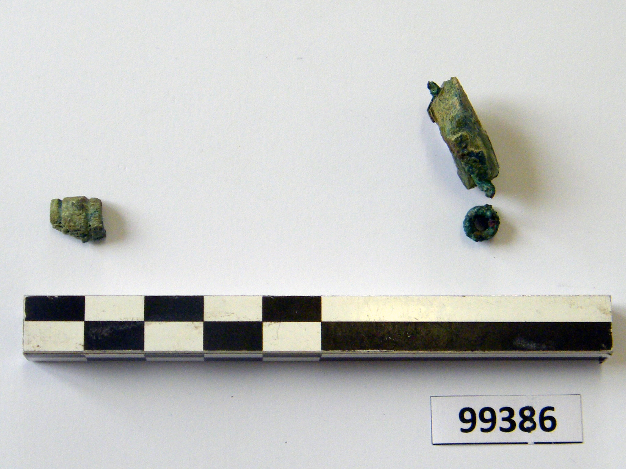 fibula/ frammenti, ad arco rivestito (sec. VI a.C)