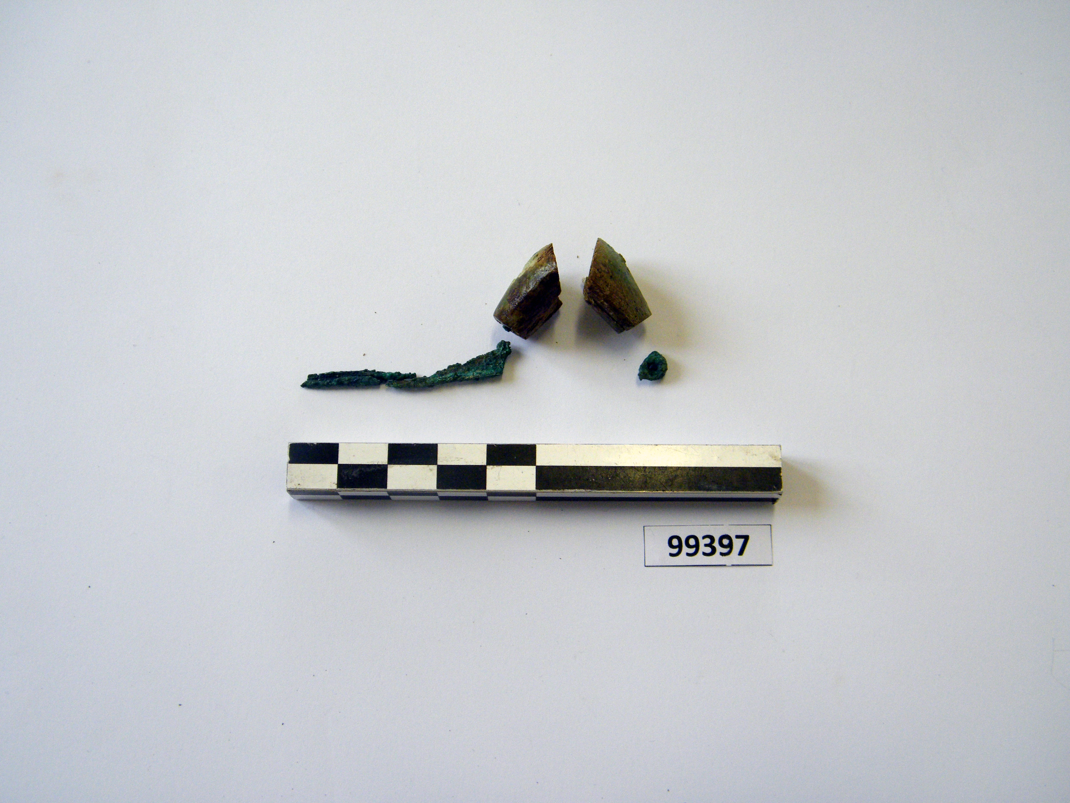 fibula, ad arco rivestito (sec. VI a.C)