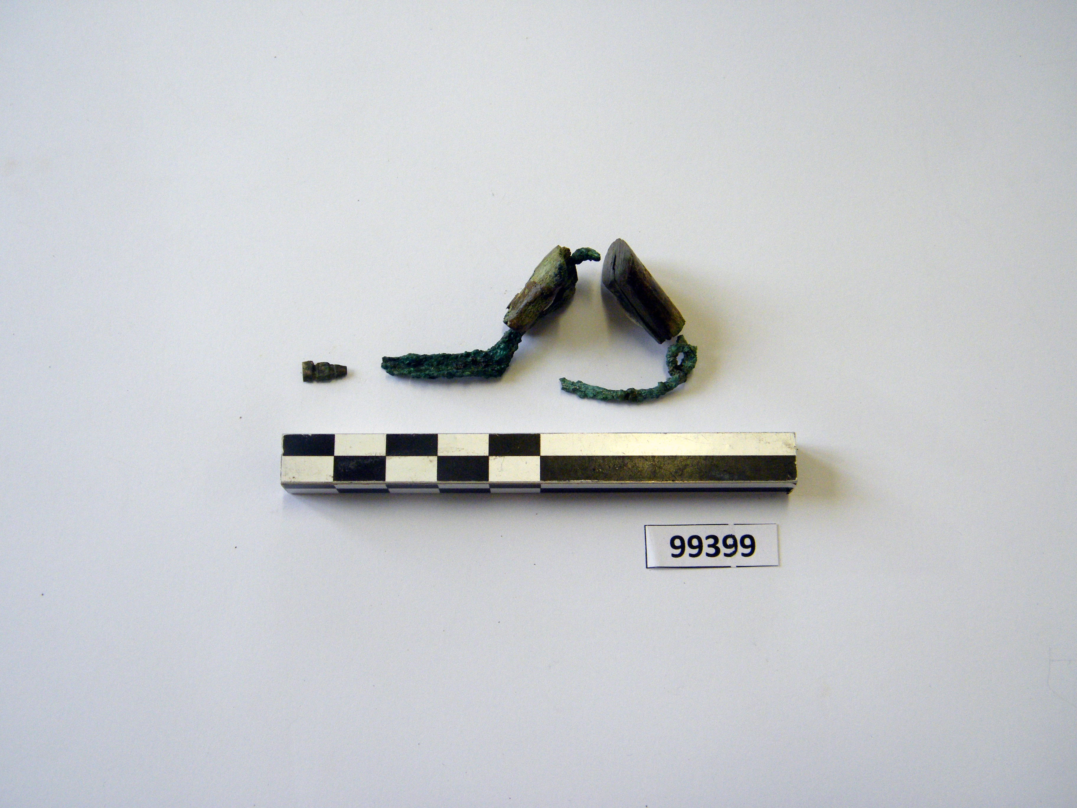 fibula, ad arco rivestito (sec. VI a.C)