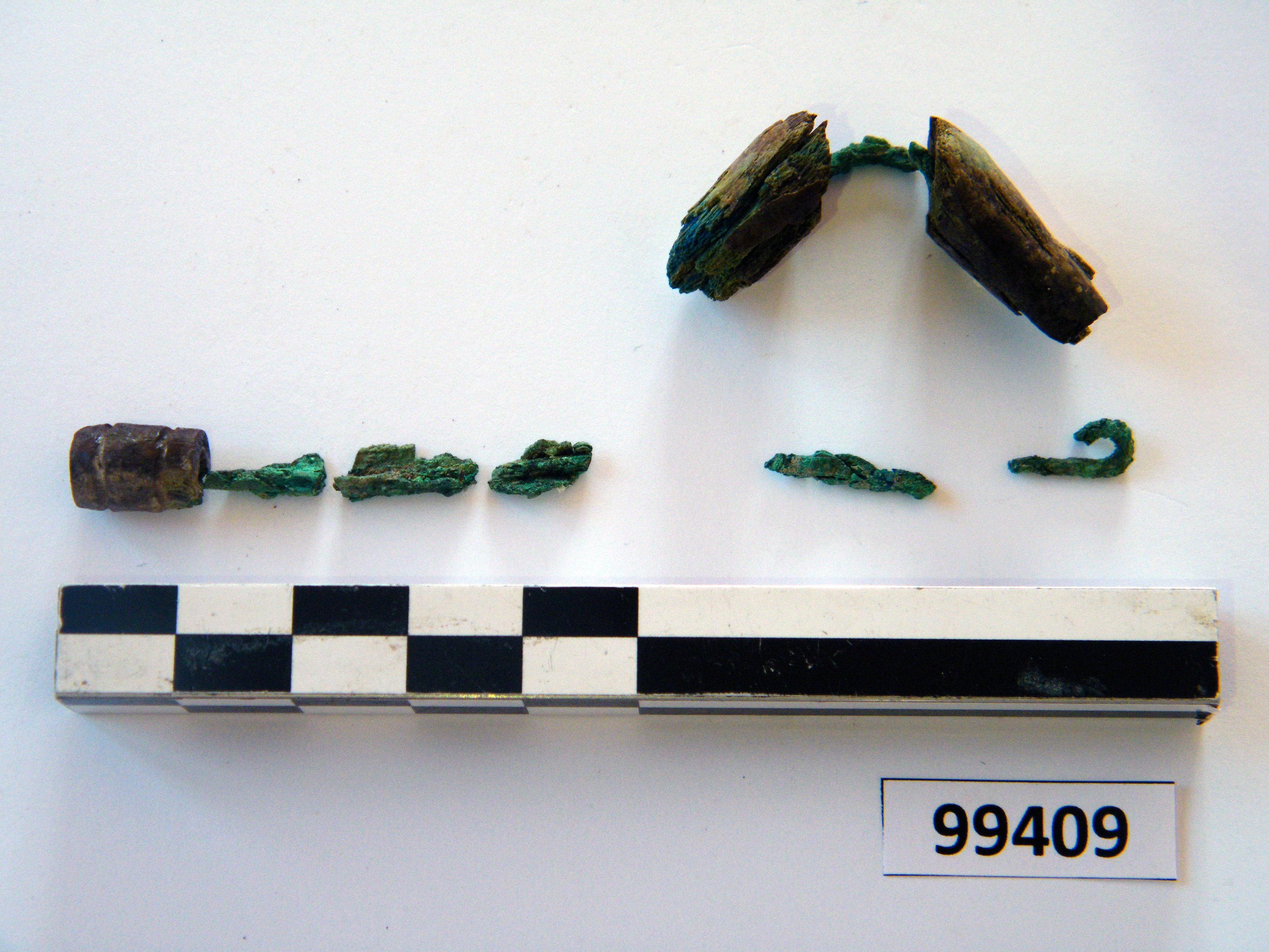 fibula/ frammenti, ad arco rivestito (sec. VI a.C)