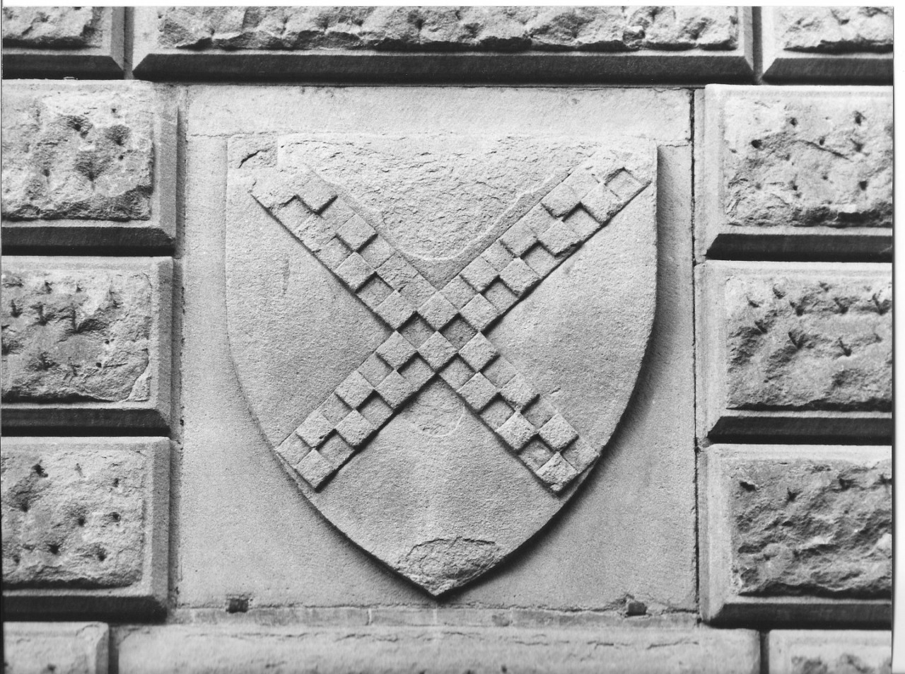 stemma (rilievo) - bottega pistoiese (sec. XIV)