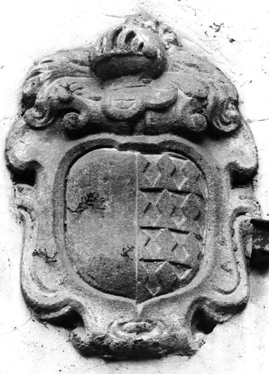 stemma gentilizio della famiglia Forteguerri (rilievo) - manifattura pistoiese (secc. XVII/ XVIII)