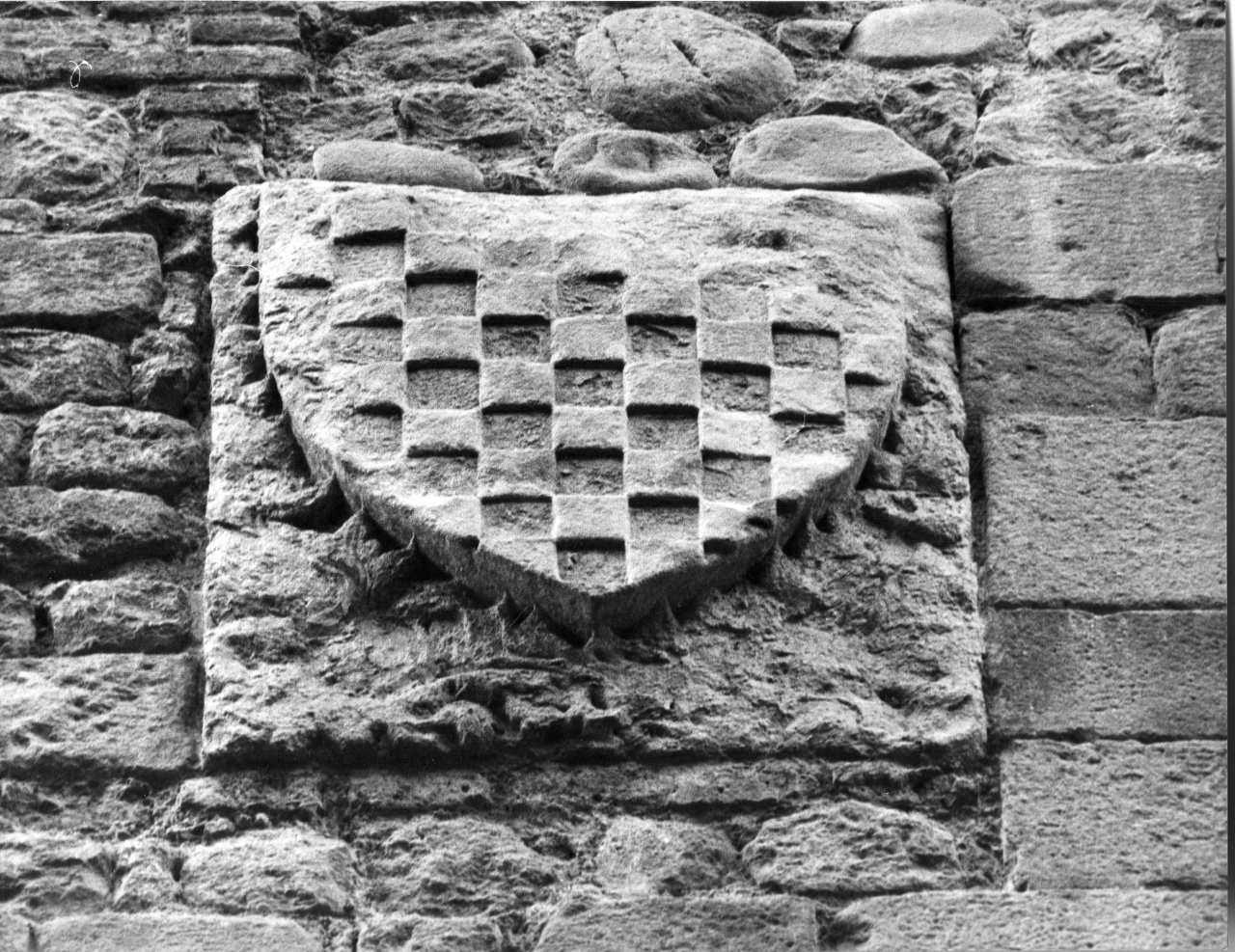 stemma comunale di Pistoia (rilievo) - manifattura pistoiese (sec. XIV)