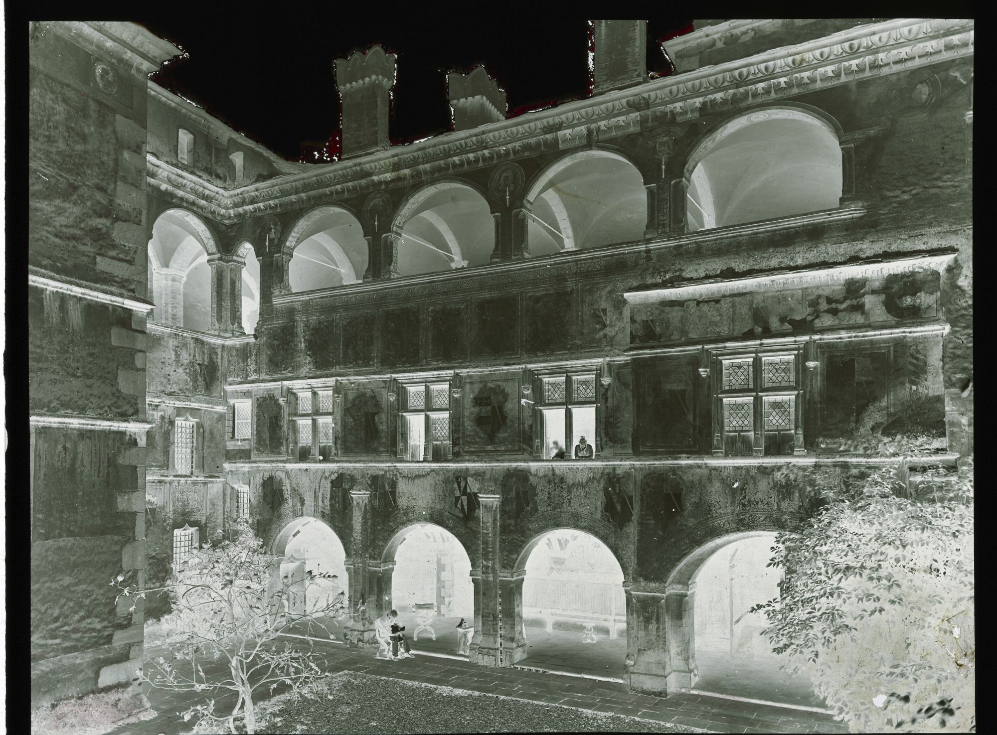 Issogne - Castello degli Challant (negativo) di Ecclesia, Vittorio (ultimo quarto XIX)