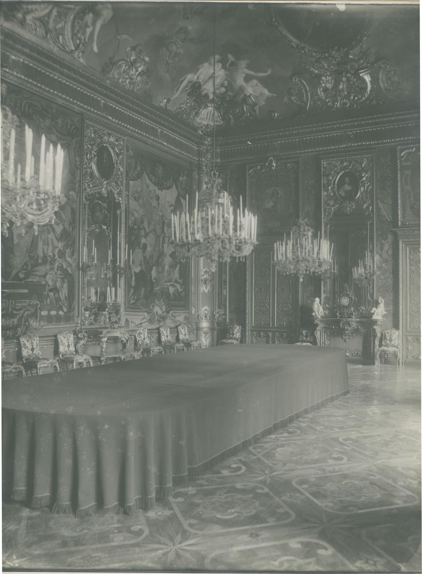 Piemonte - Architetture - Elementi decorativi - Palazzi - Riproduzioni - Gastini (positivo) di Foto Moisio (seconda metà XX)