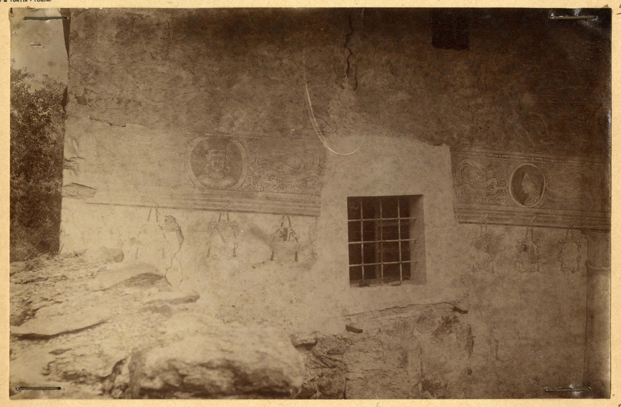 Valle d'Aosta - Opere d'arte - Pittura - Affreschi (positivo) di Anonimo aostano (fine XIX)