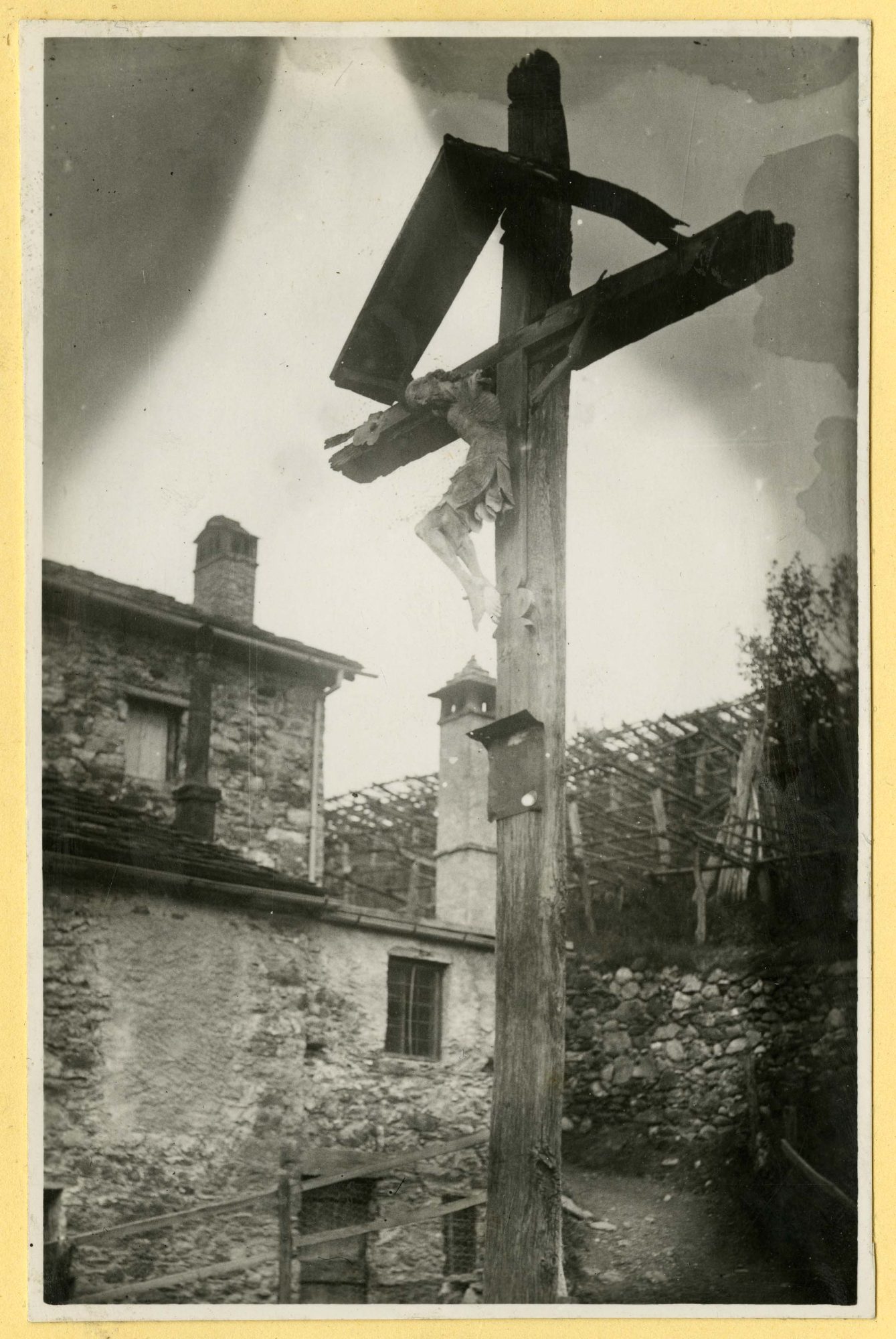 Sizan <Challand-Saint-Victor> - Crocifisso (positivo) di Anonimo aostano (secondo quarto XX)