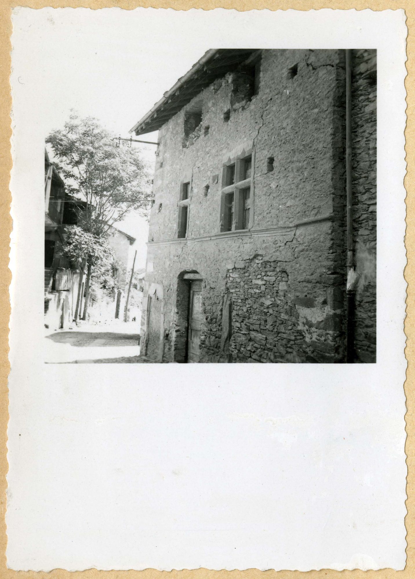 Valle d'Aosta - Elementi architettonici - Elementi decorativi - Porte (positivo) di Anonimo aostano (terzo quarto XX)