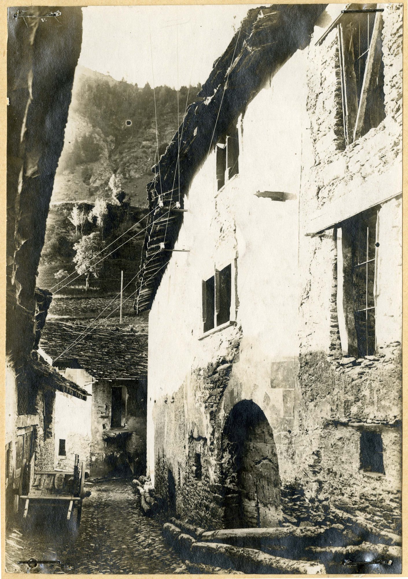 Leverogne <Arvier> - Maison Bourdougnì (positivo) di Anonimo aostano (primo quarto XX)