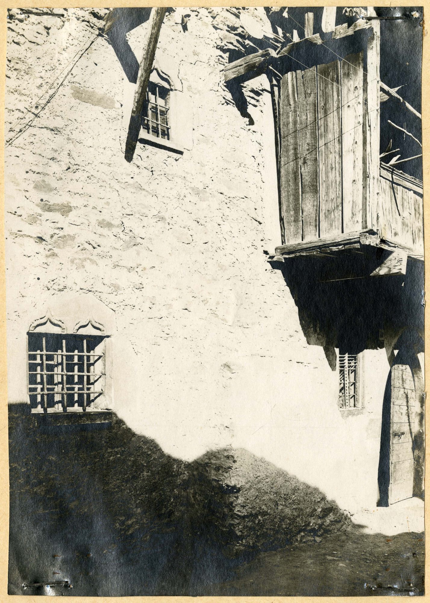 Valle d'Aosta - Elementi architettonici - Elementi decorativi - Finestre (positivo) di Anonimo aostano (primo quarto XX)