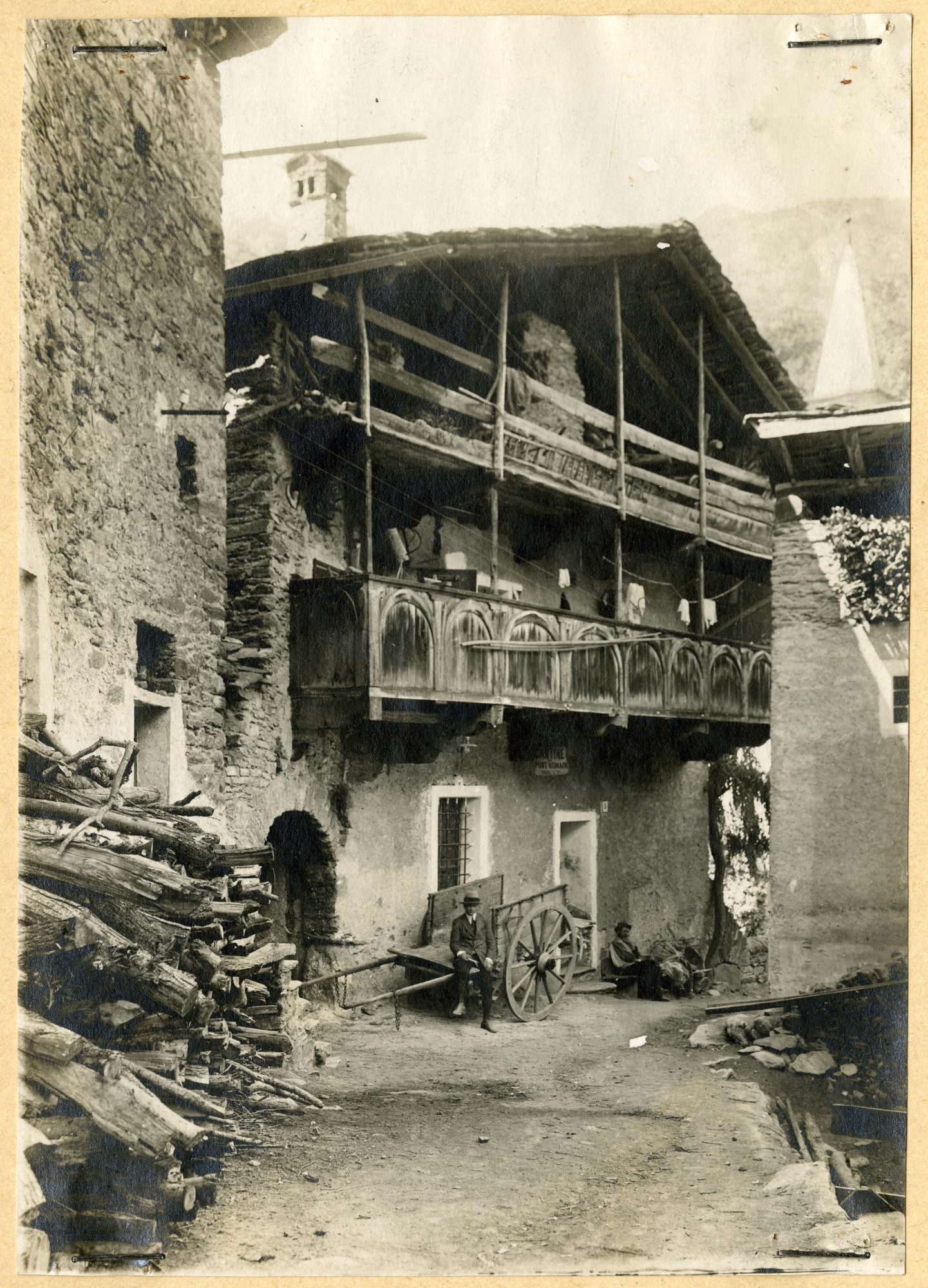 Valle d'Aosta - Elementi architettonici - Elementi decorativi - Balconi (positivo) di Anonimo aostano (primo quarto XX)