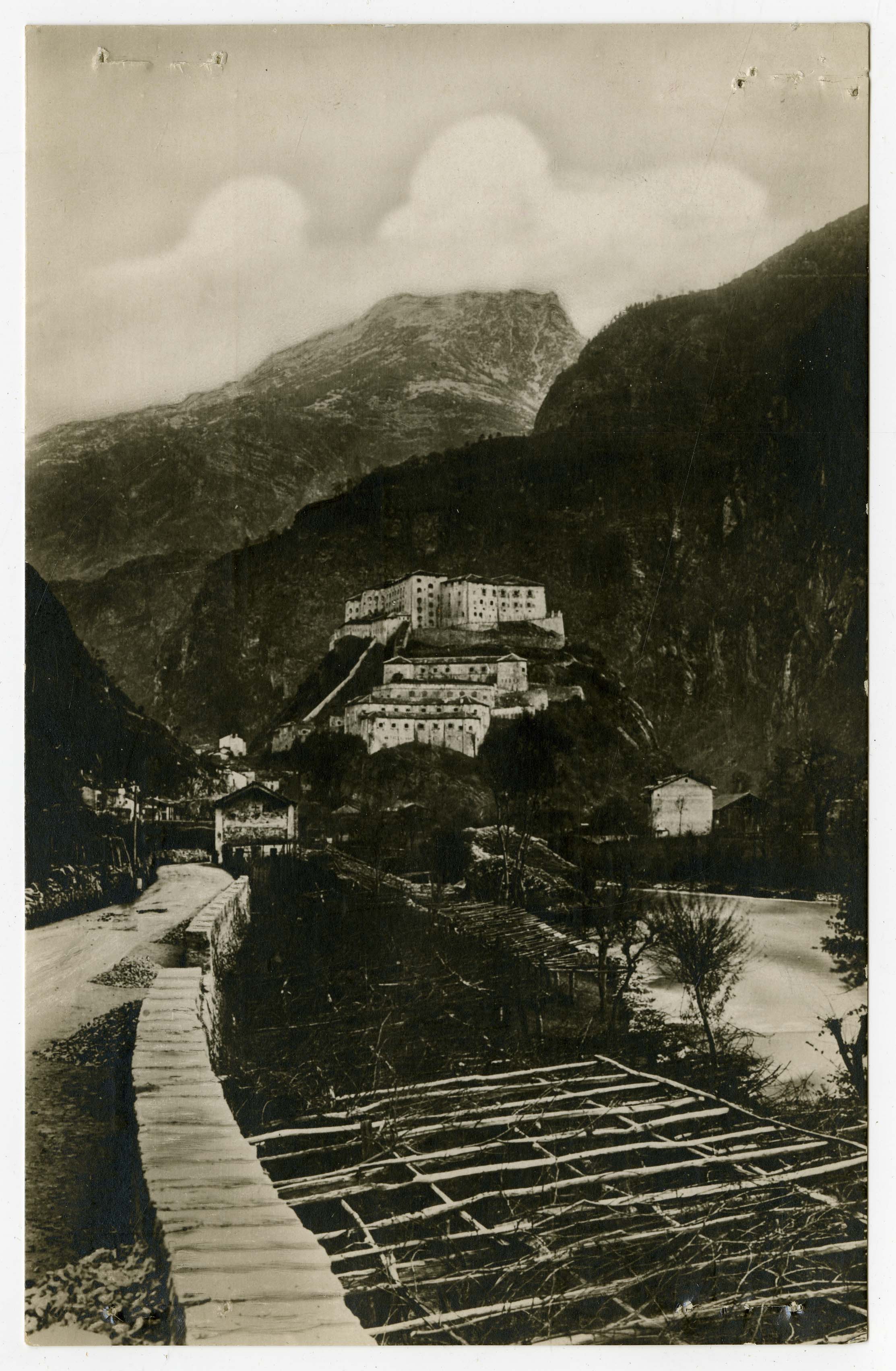 Bard - Vedute urbane (positivo) di Luino, Andrea (inizio XX)