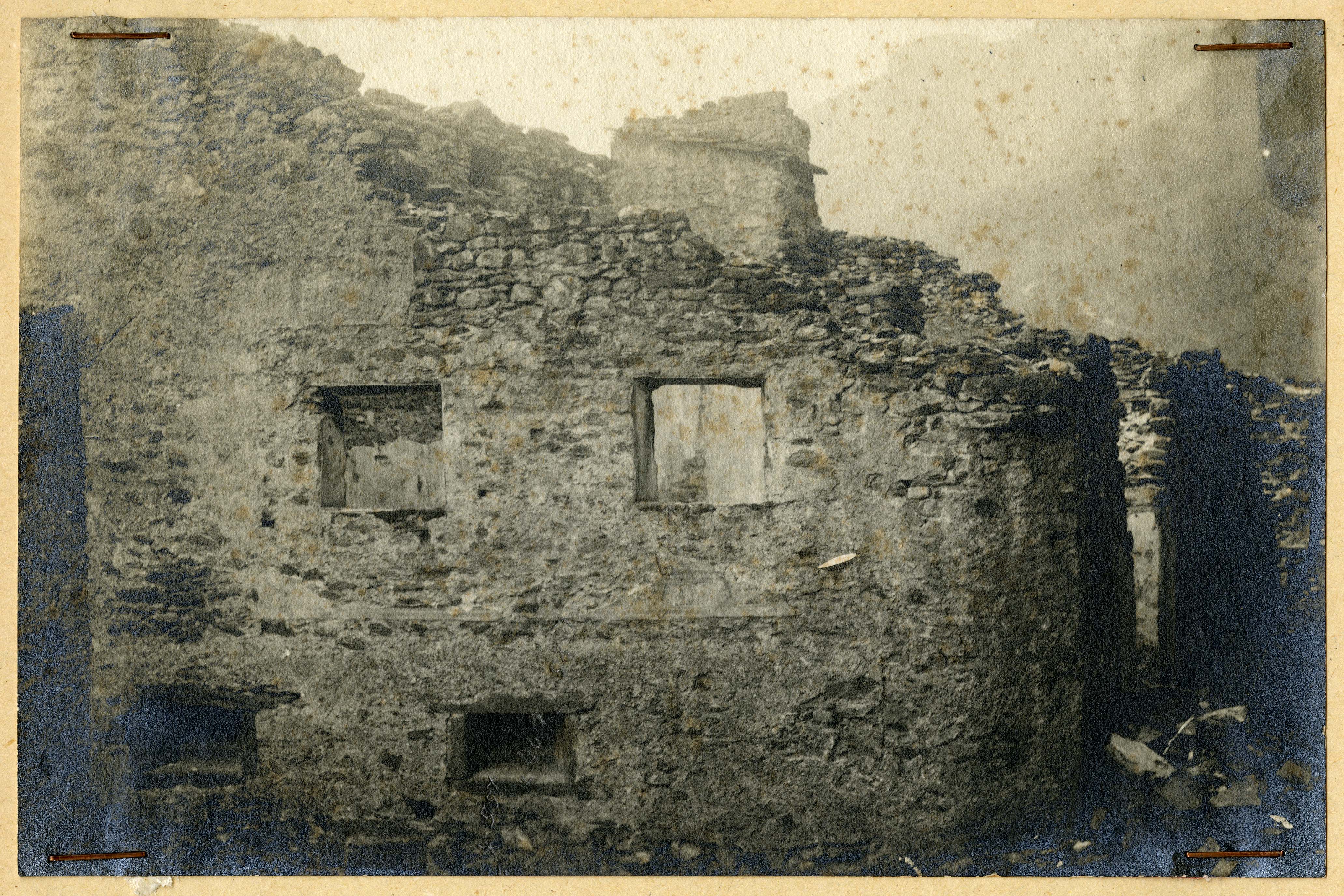 Verrès - Castello di Verrès (positivo) di Anonimo aostano (primo quarto XX)