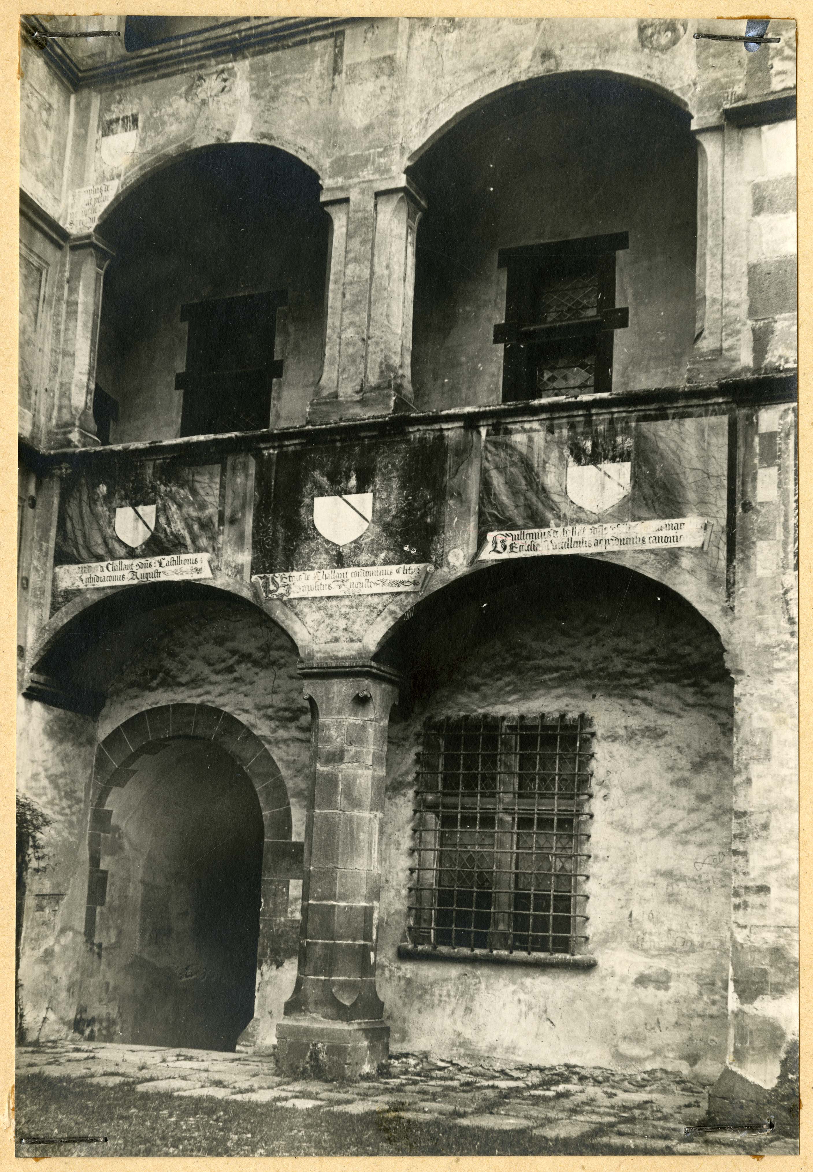 Issogne - Castello di Issogne (positivo) di Nigra, Carlo (inizio XX)