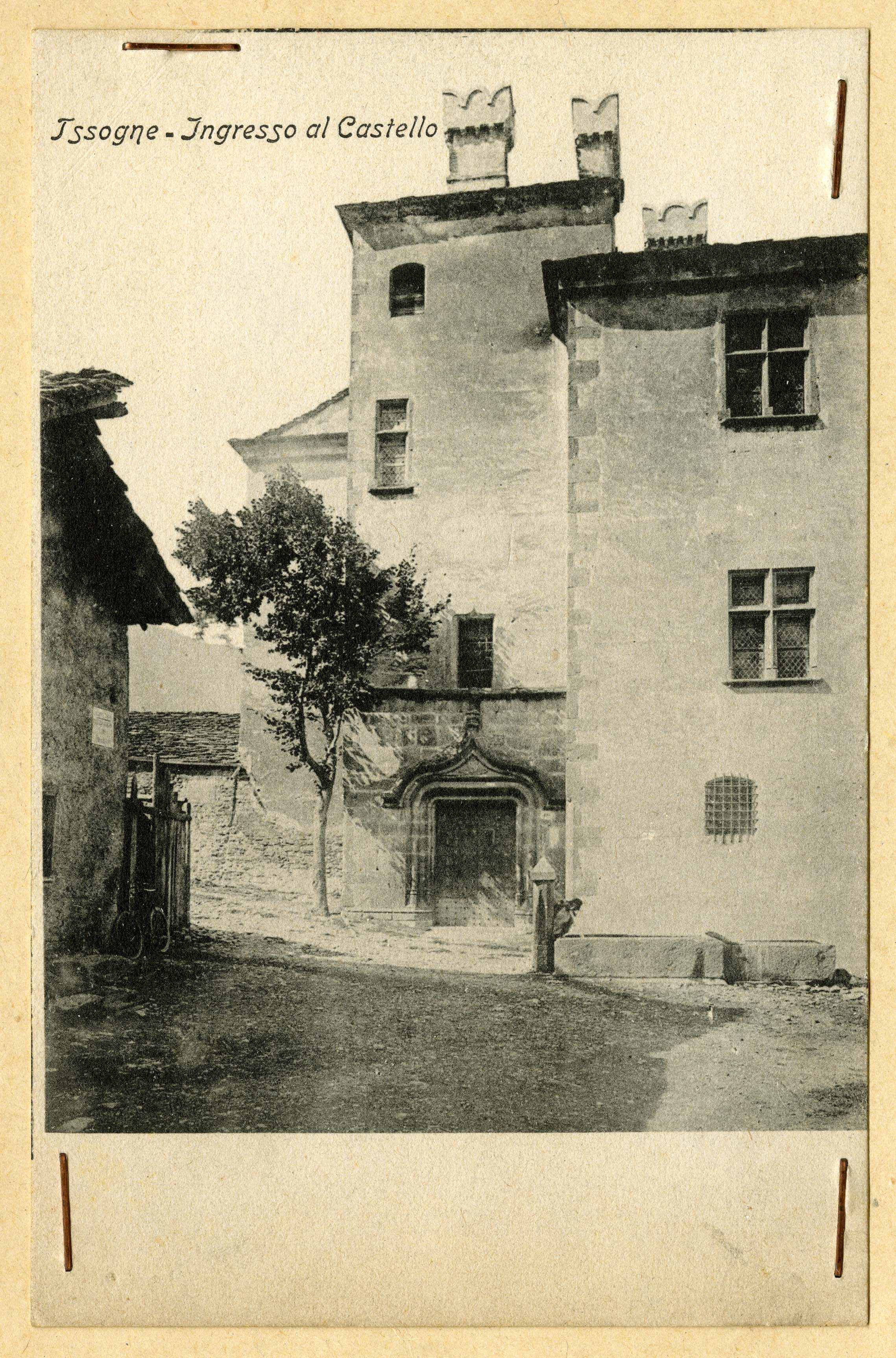 Issogne - Castello di Issogne (positivo) di Anonimo aostano (inizio XX)