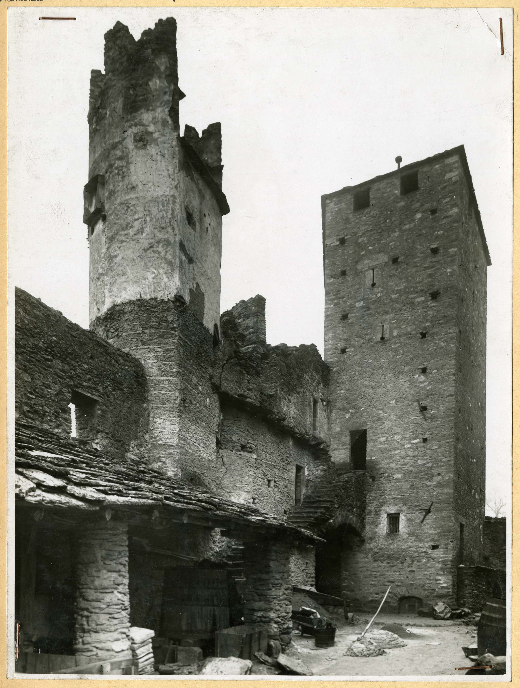 Valle d'Aosta - Architettura militare - Castelli (positivo) di Pedrini, Augusto (secondo quarto XX)