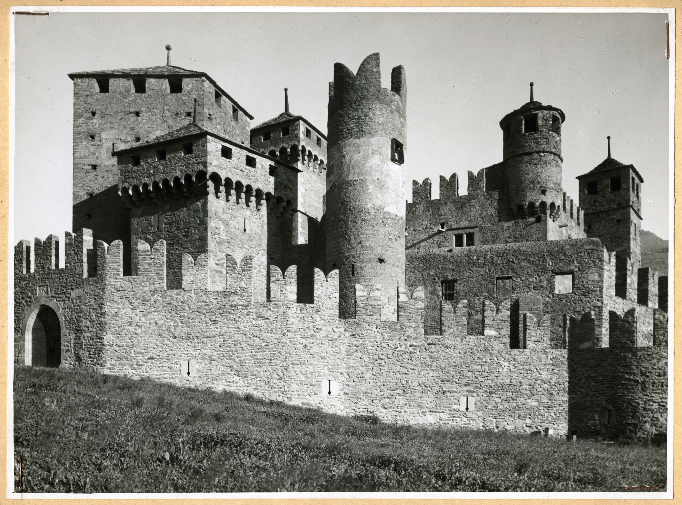 Valle d'Aosta - Architettura militare - Castelli (positivo) di Pedrini, Augusto (secondo quarto XX)