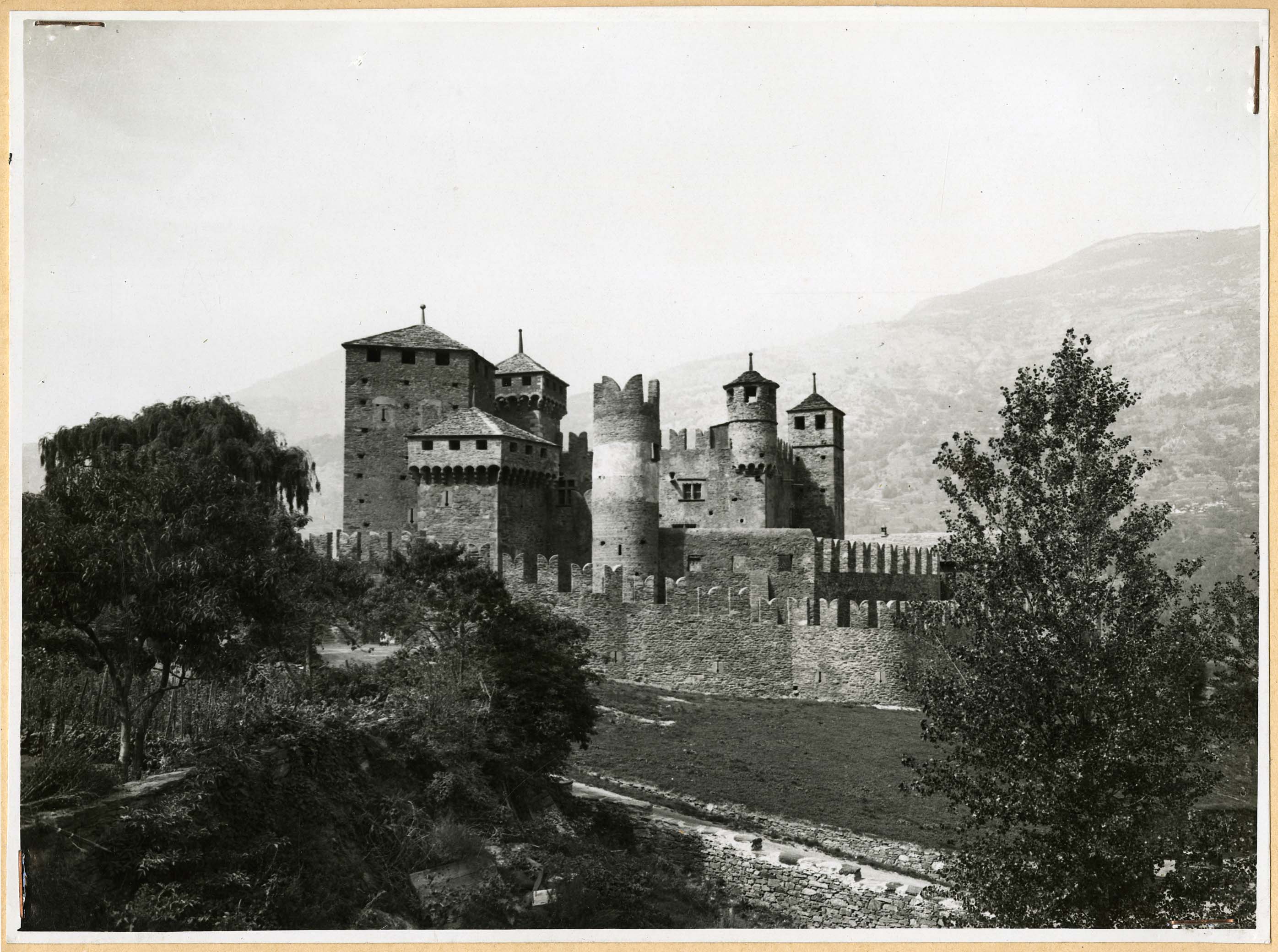 Valle d'Aosta - Architettura militare - Castelli (positivo) di Pedrini, Augusto (secondo quarto XX)