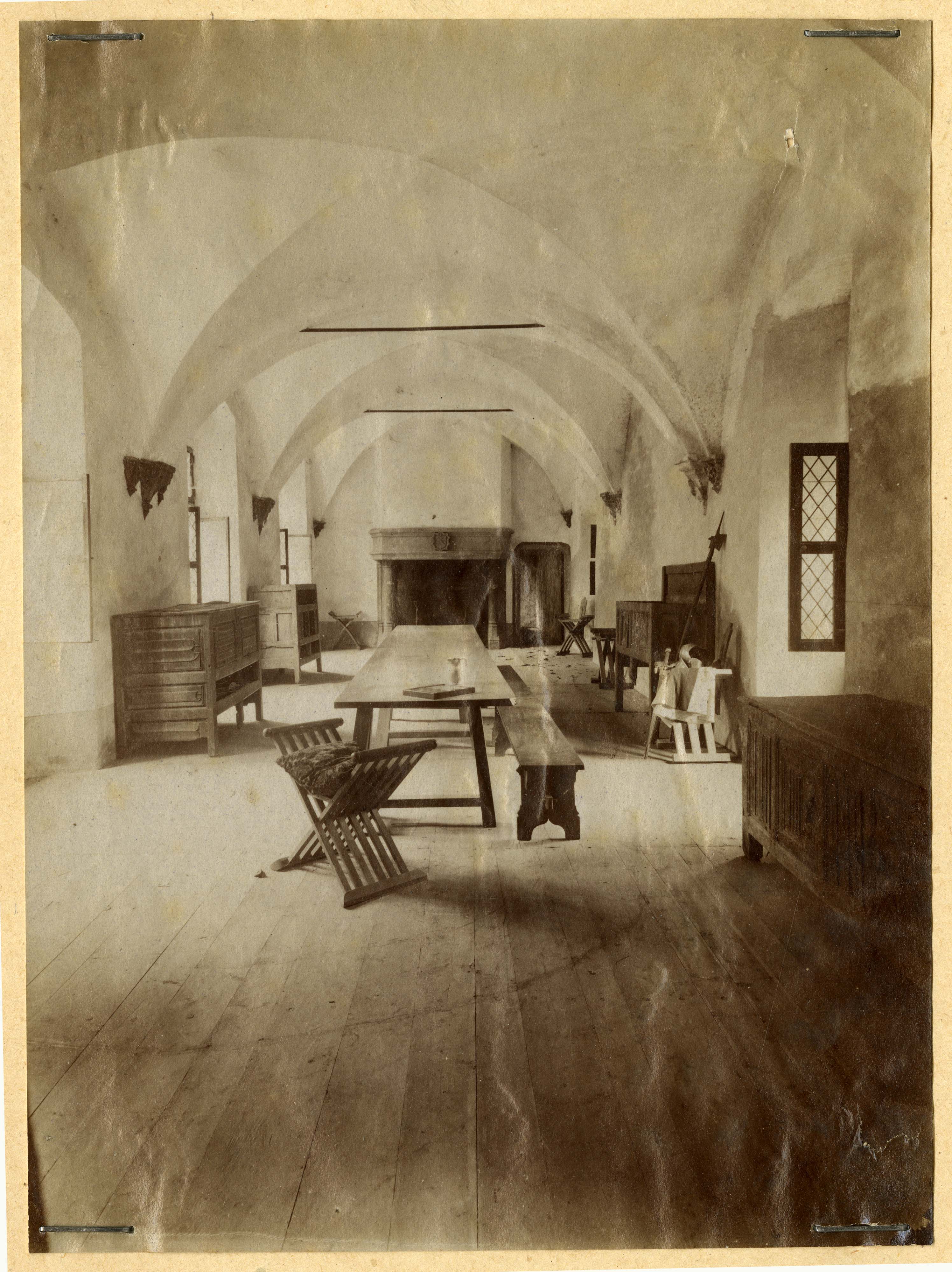 Issogne - Castello di Issogne (positivo) di Ecclesia, Vittorio (ultimo quarto XIX)