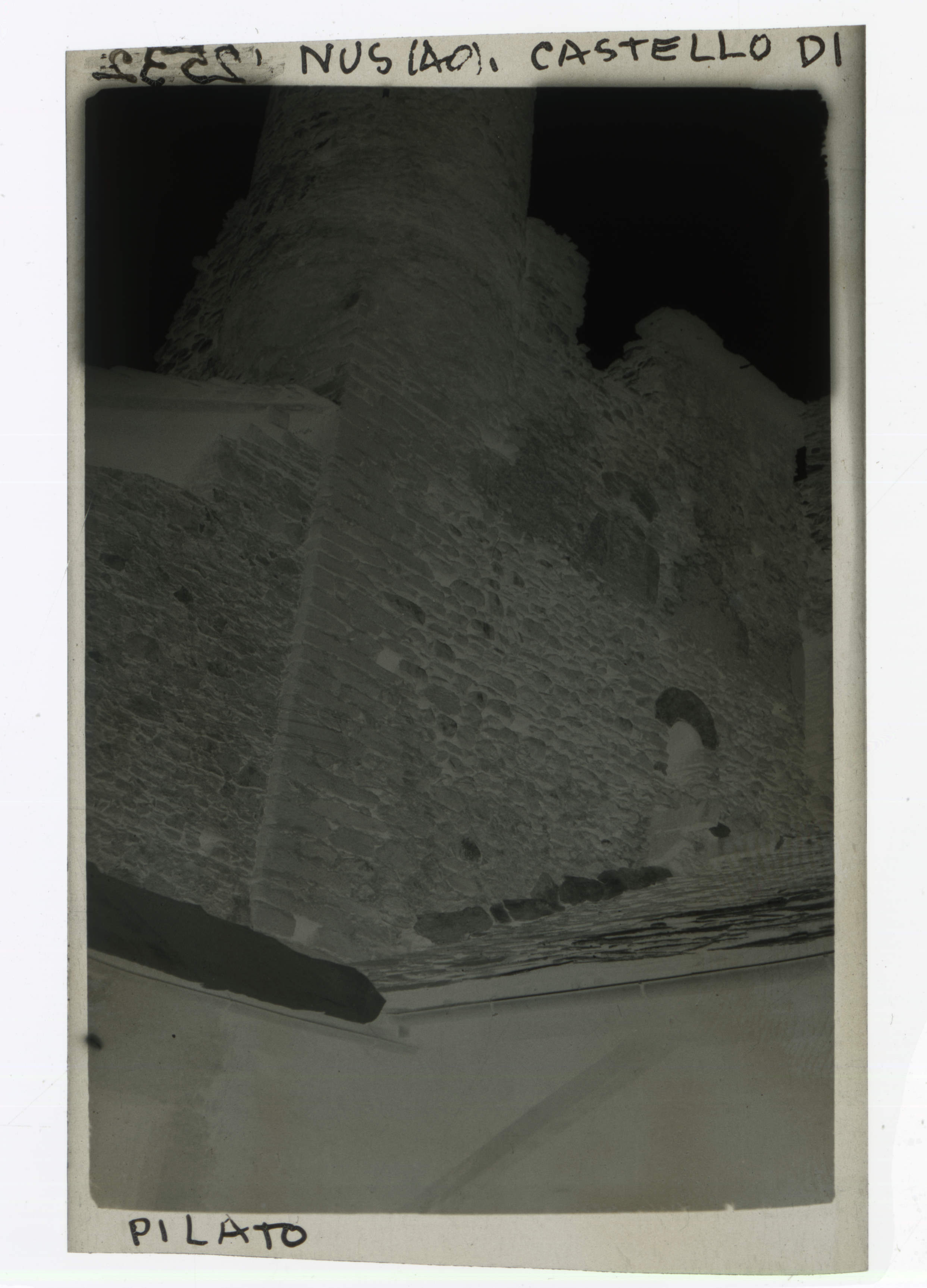 Valle d'Aosta - Architettura militare - Castelli (negativo) di Anonimo aostano (XX)