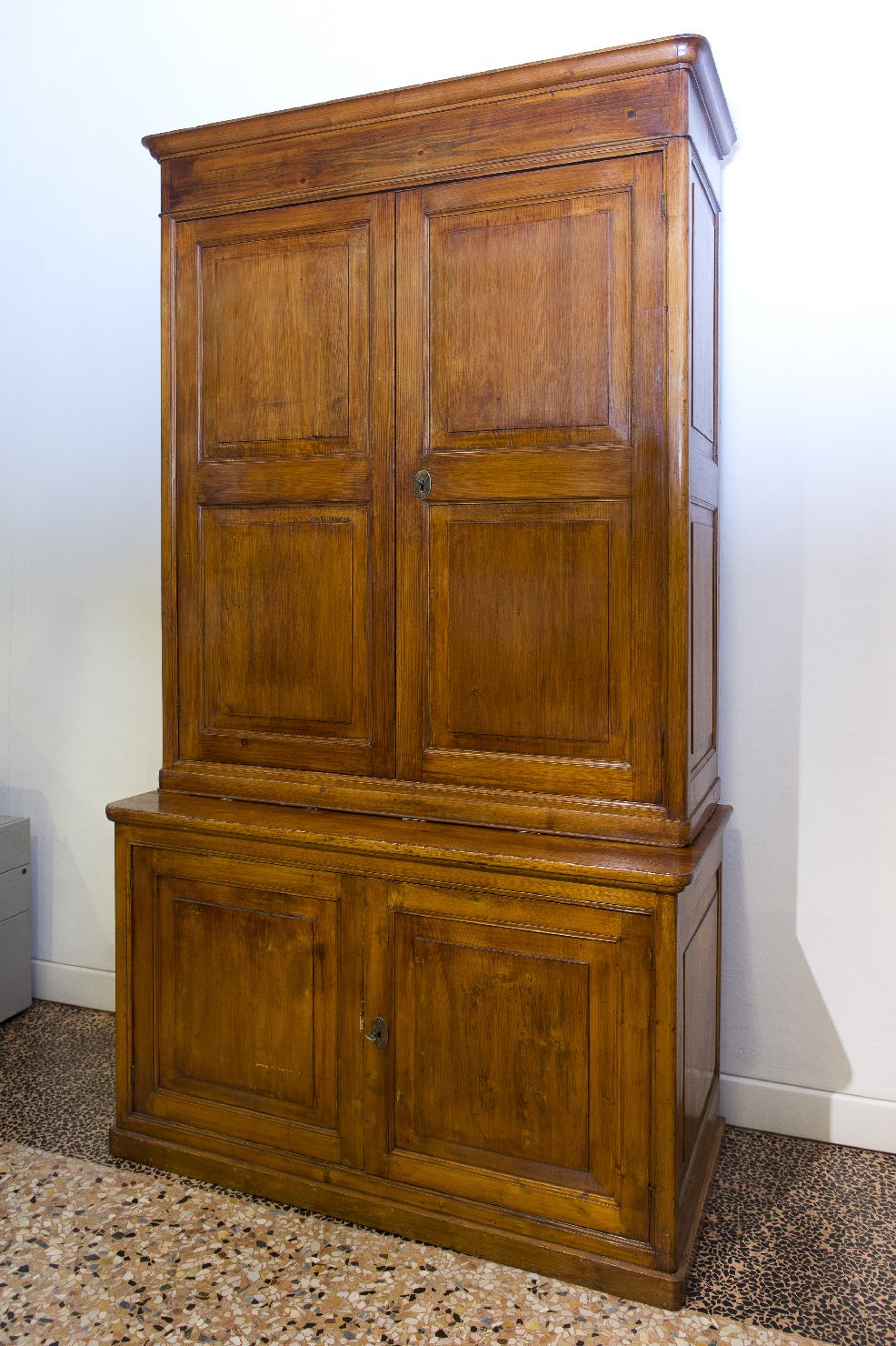 mobile a due corpi - bottega modenese (fine/ inizio secc. XIX/ XX)