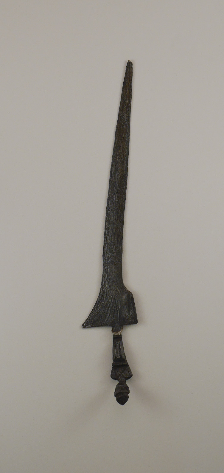 figura umana rannicchiata (pugnale, opera isolata) - manifattura giavanese (XVII-XIX)