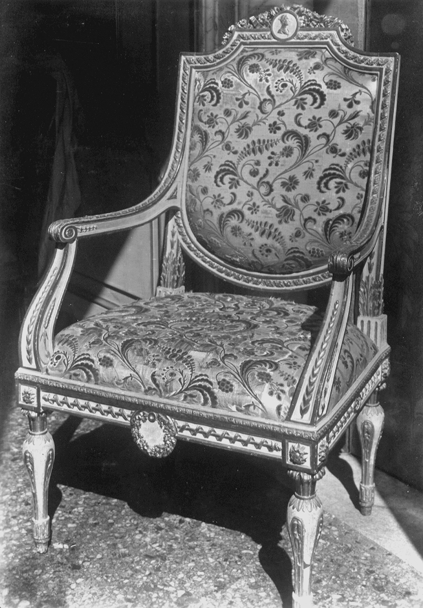 Autore ignoto. Seggiola - Genova - Museo di Palazzo Reale (negativo) di Foto Marchi (prima metà XX)