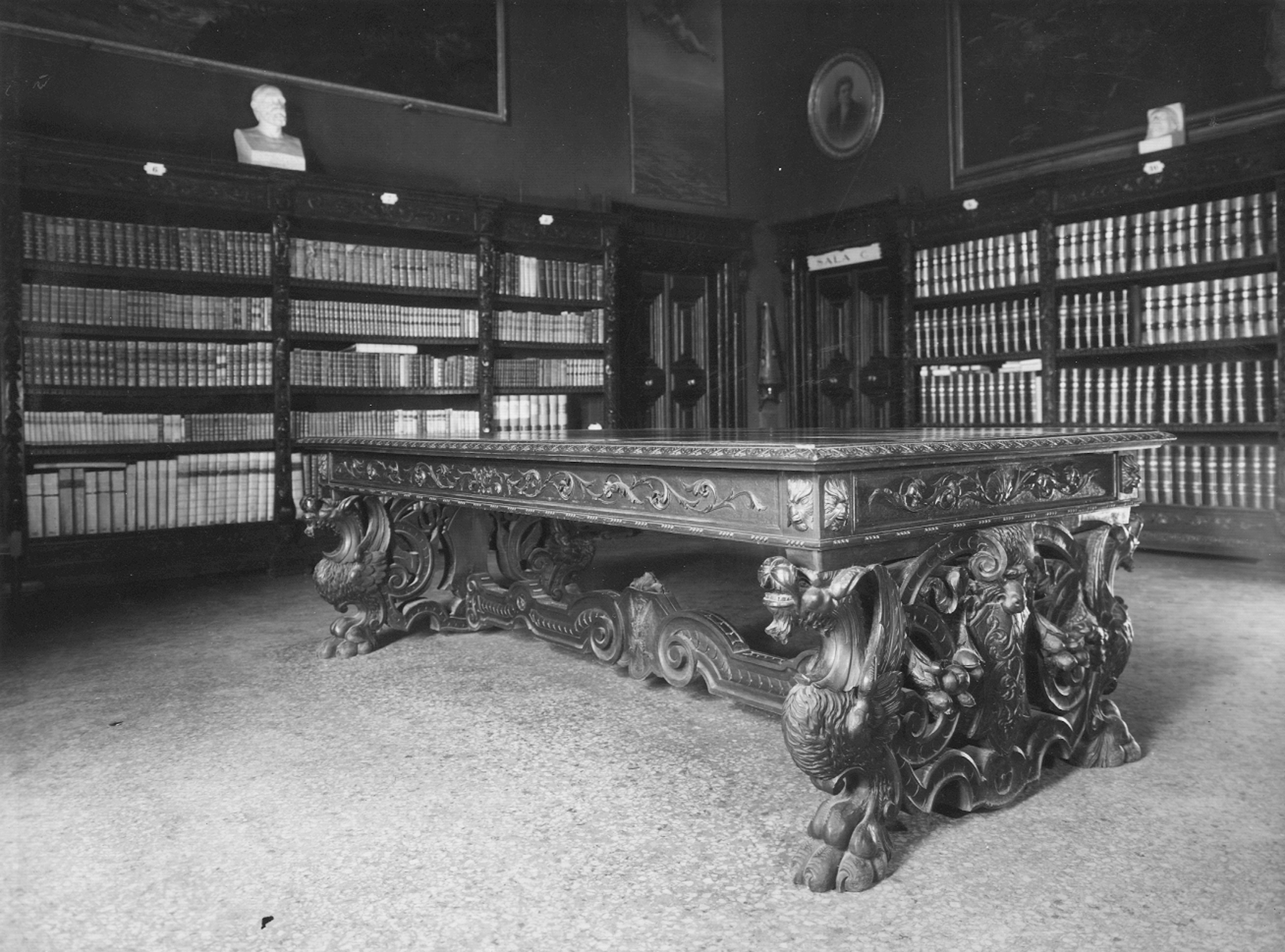 Decori e arredi della biblioteca - Genova - Villa Imperiale (negativo) di Foto Cresta (metà XX)