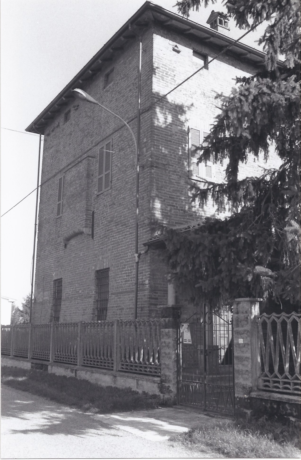 Colombarone (casa torre) - Castel San Giovanni (PC)  (XVII, metà)