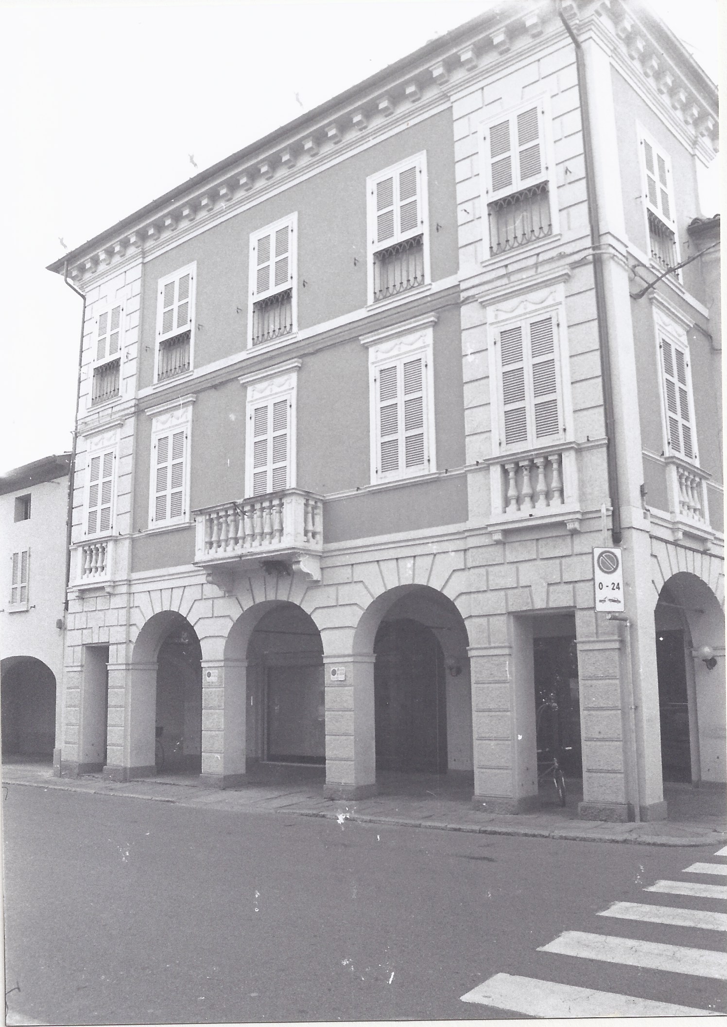 palazzo - Monticelli d'Ongina (PC)  (XIX)