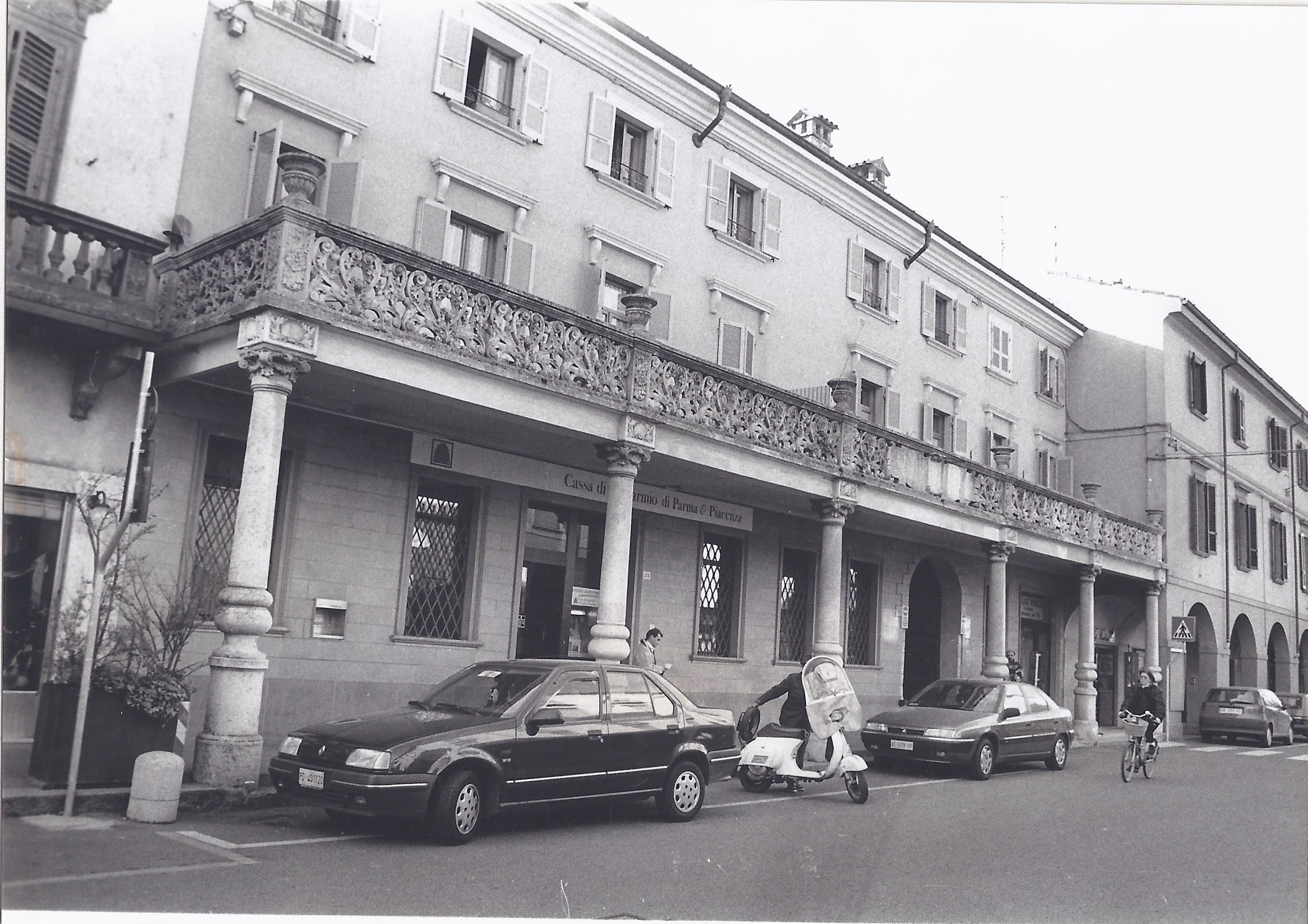 palazzo - Monticelli d'Ongina (PC)  (XX)