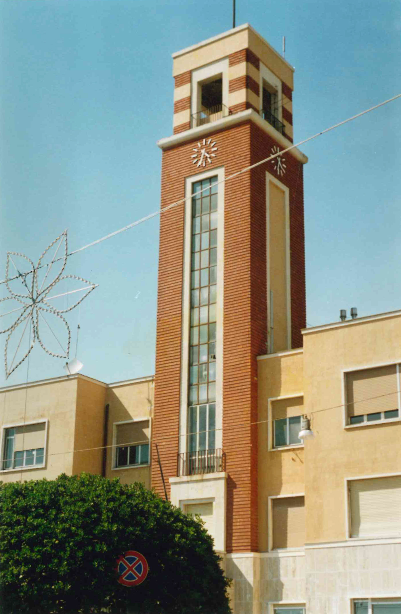 caserma dei carabinieri di Prà Ex casa littoria Pierino Negrotto Carobiaso (casa, torre) - Genova (GE)  (XX)